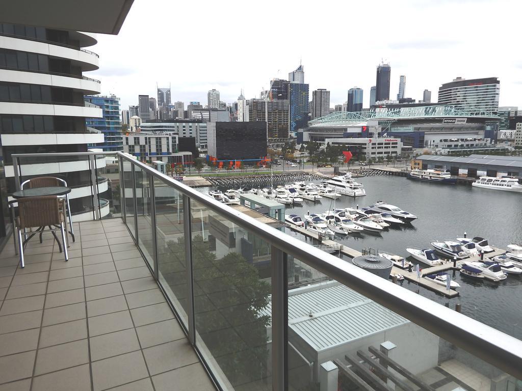 Deluxe Three-Bedroom Apartment with Harbour View and Two Bathrooms