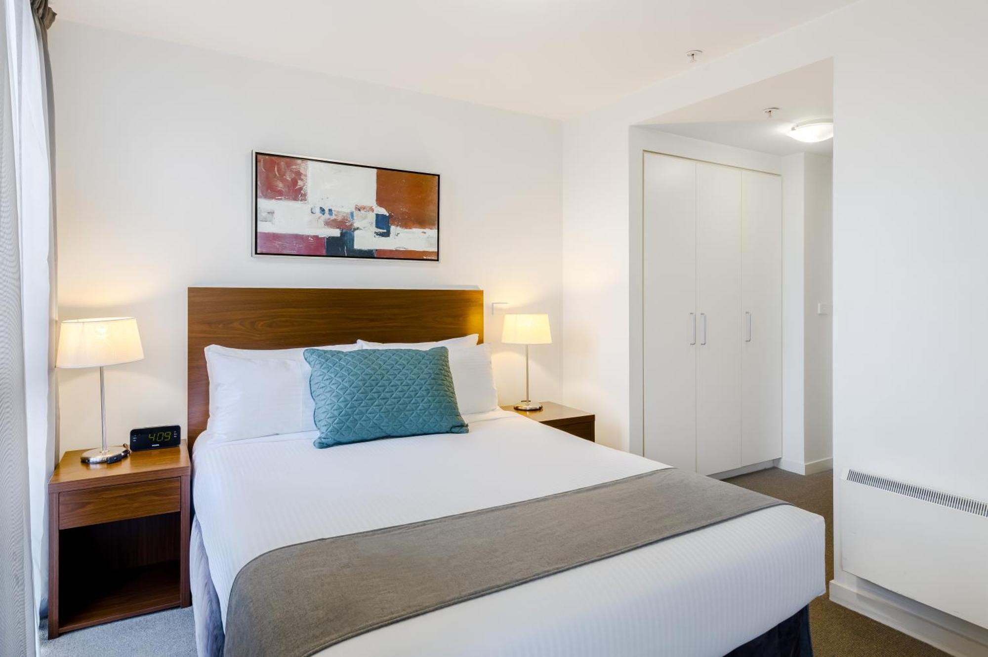 Superior Apartment,1277474575:JPEG