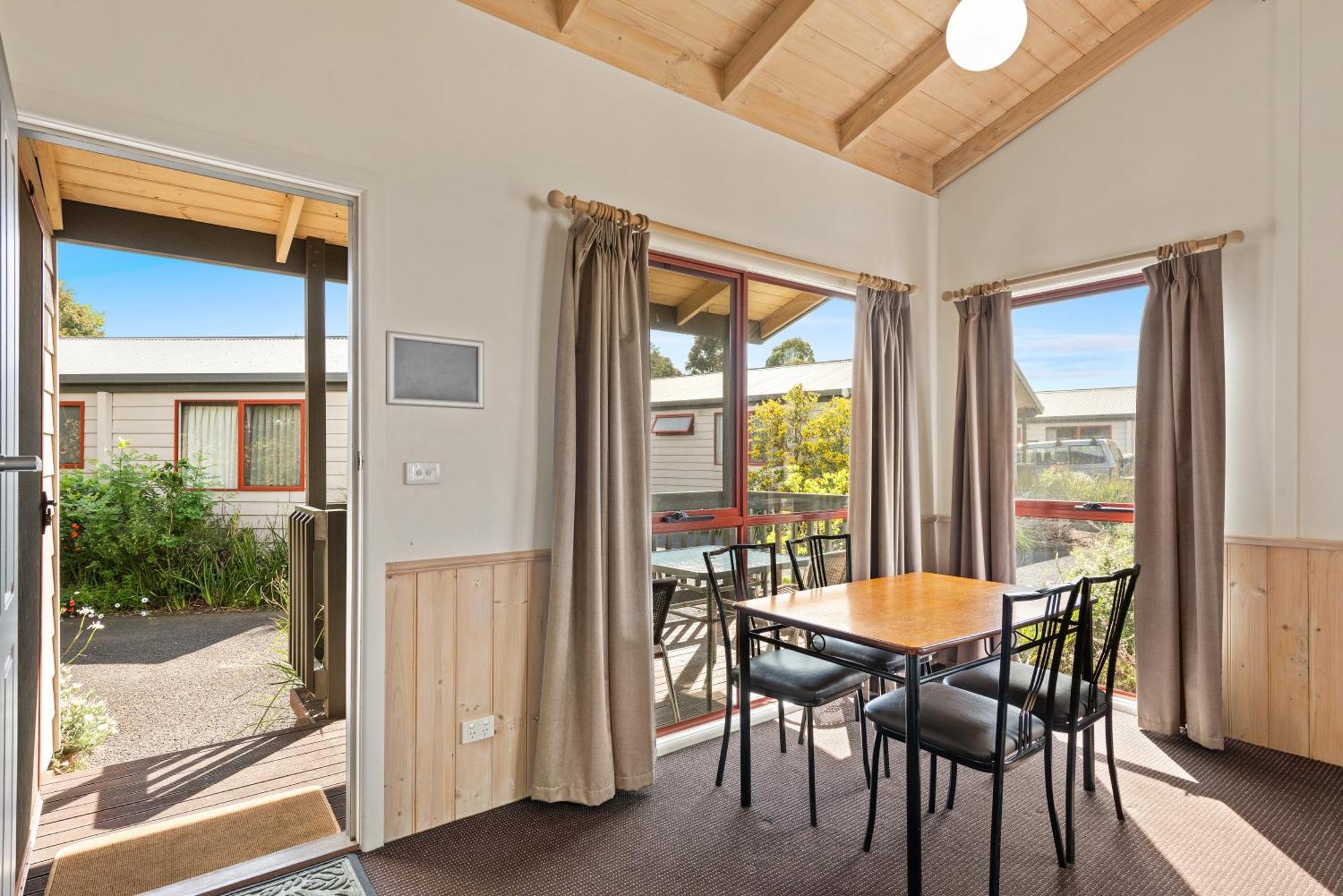 Superior 1 Bedroom Cabin