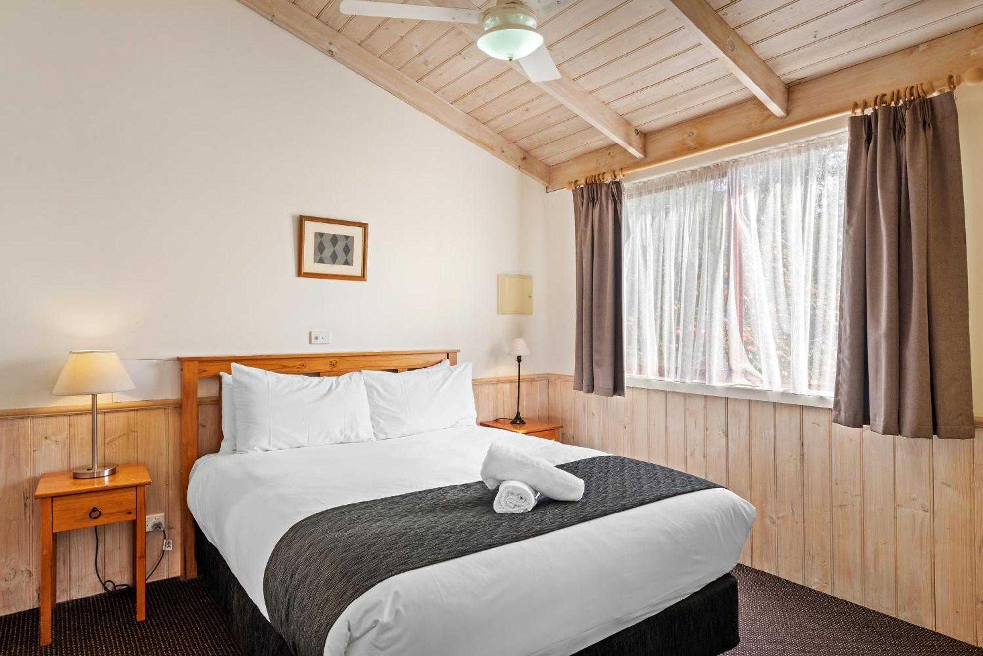 Superior 1 Bedroom Cabin