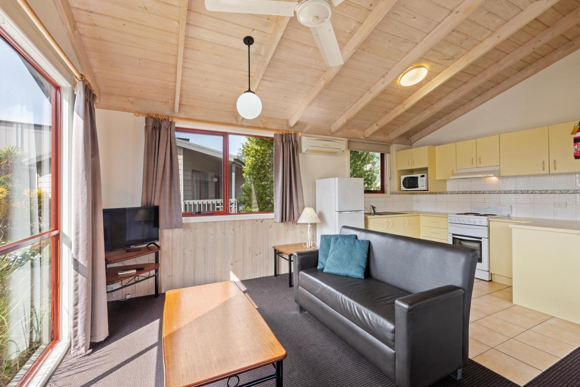 Superior 1 Bedroom Cabin