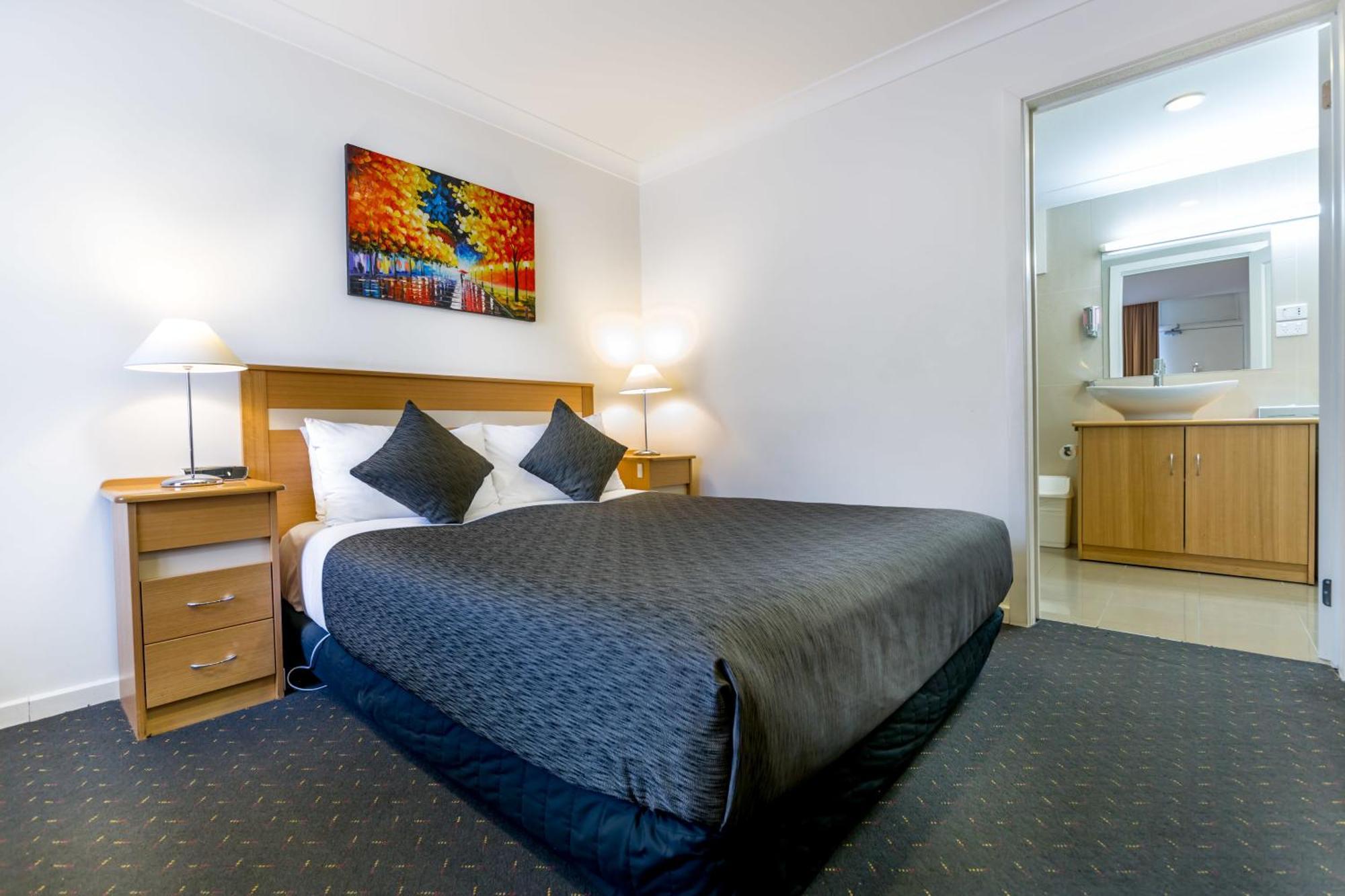Deluxe Queen Room