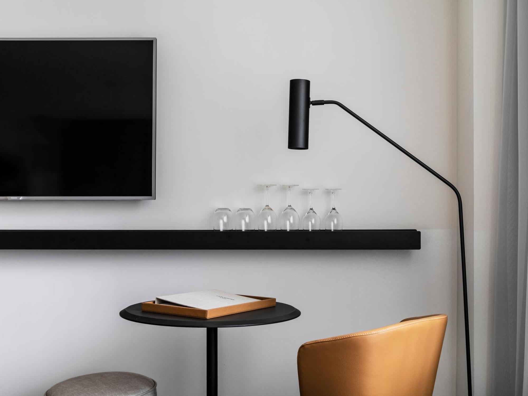 Two Bedroom Family Room – complimentary drinks during hosted hour WiFi