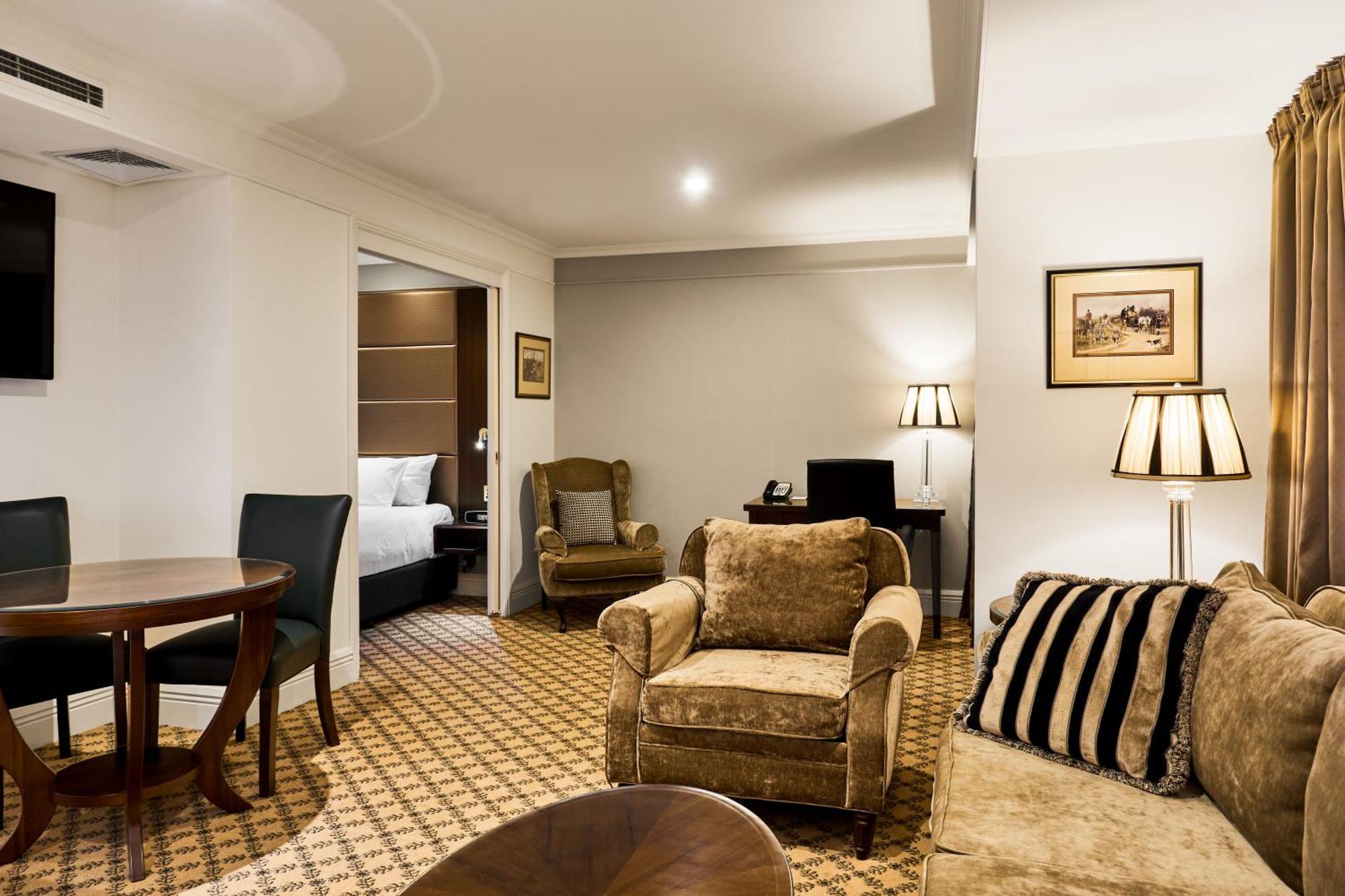 Deluxe King Suite