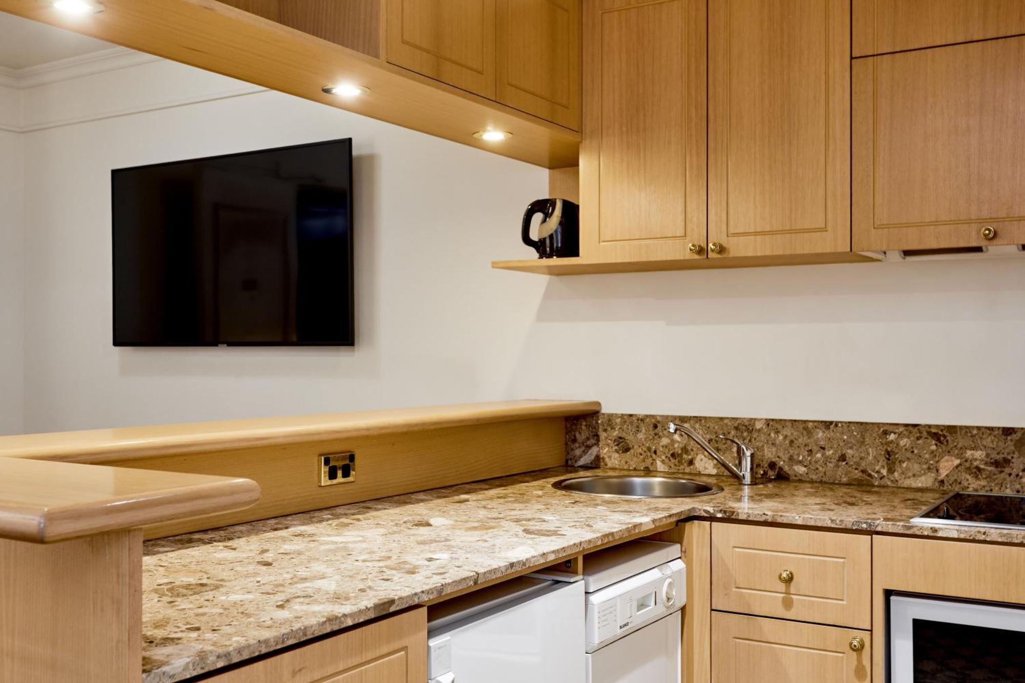 Deluxe King Suite