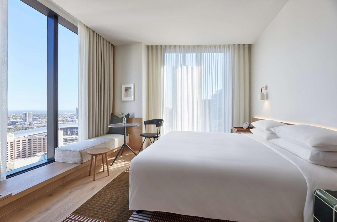 Deluxe King Room City View