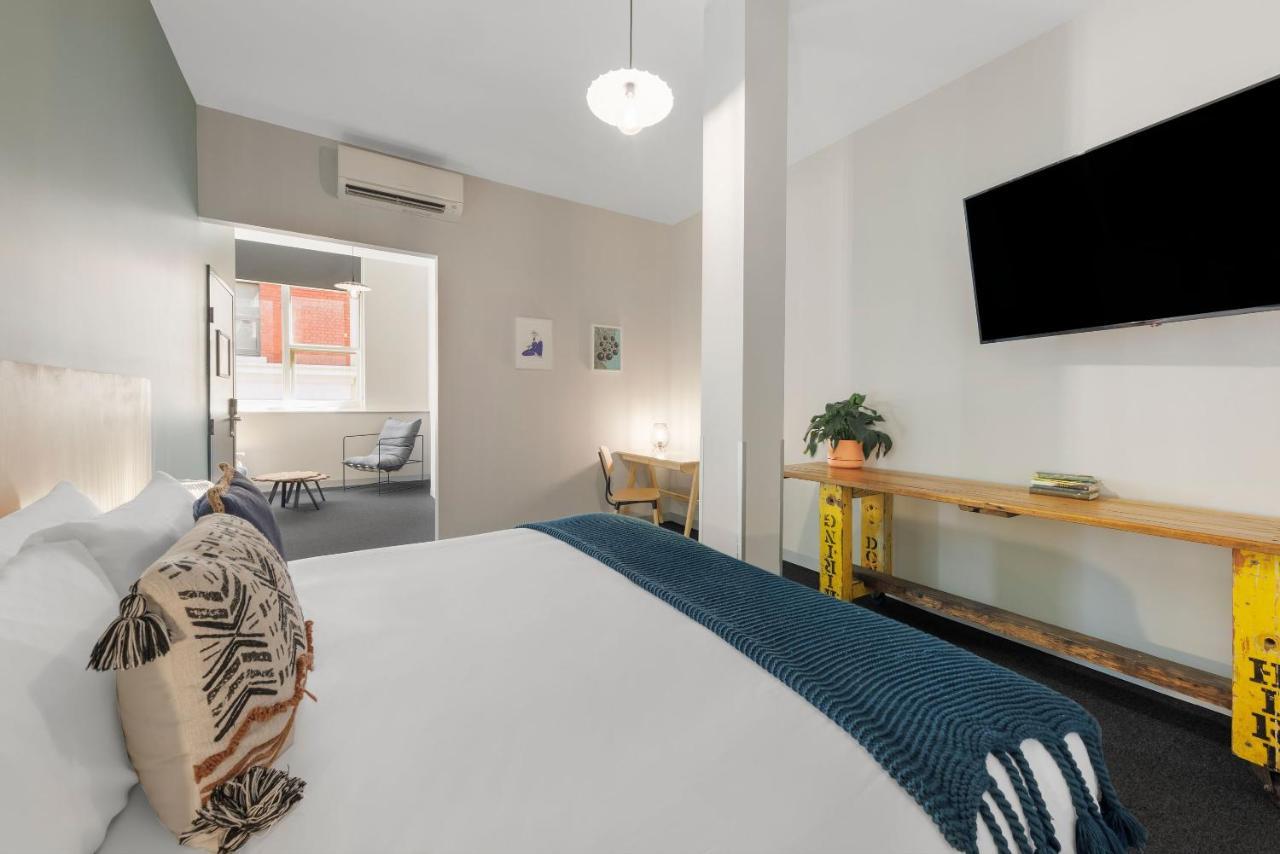 Suite,1382249213:JPEG