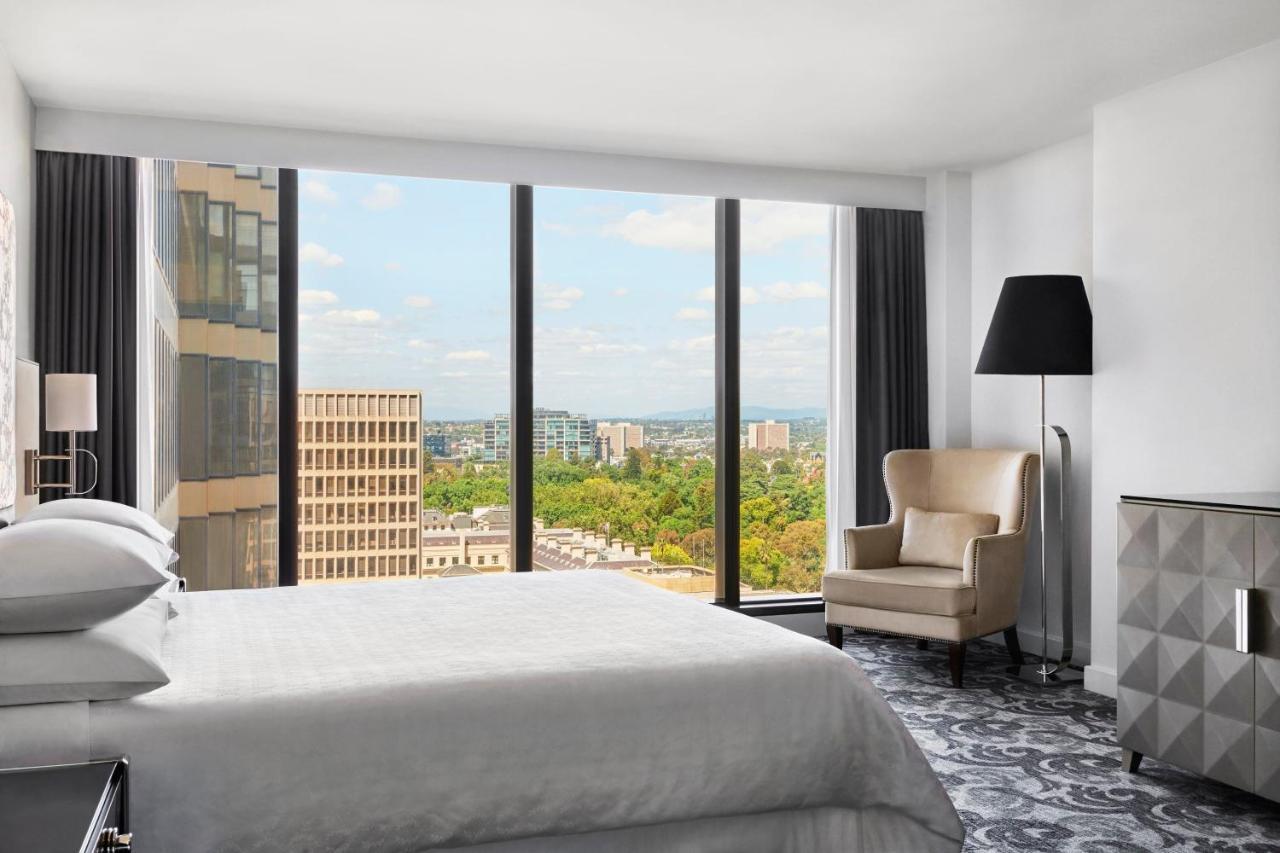 Grand Deluxe Larger King Room Garden View High Floor