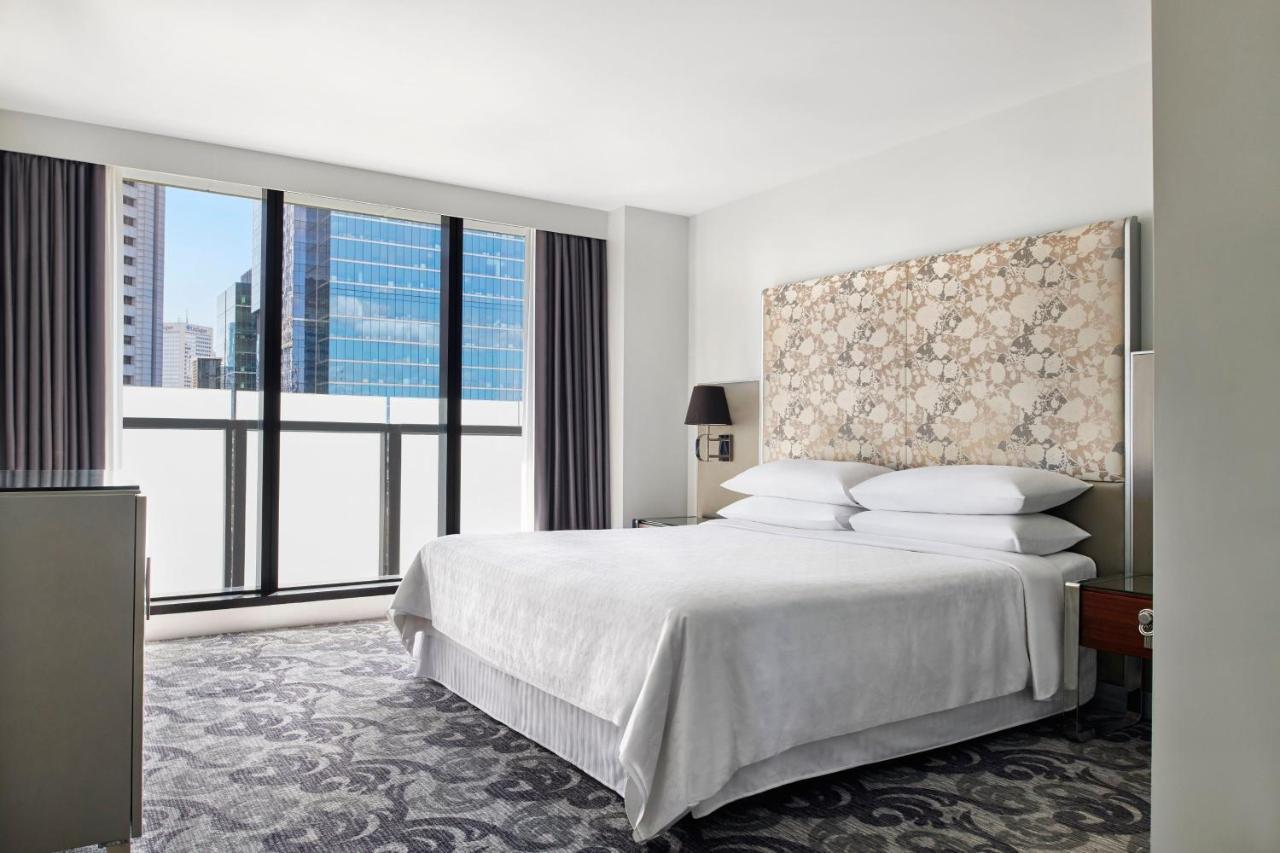 Deluxe Larger King Room City View