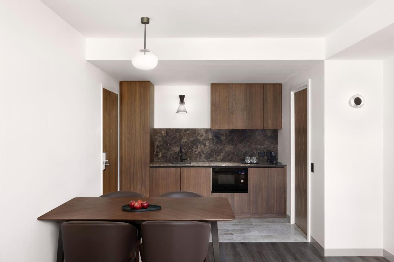 One-Bedroom Large Suite Parliament View