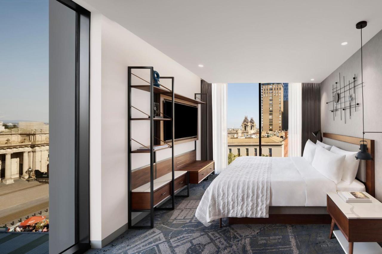 One-Bedroom Large Suite Parliament View
