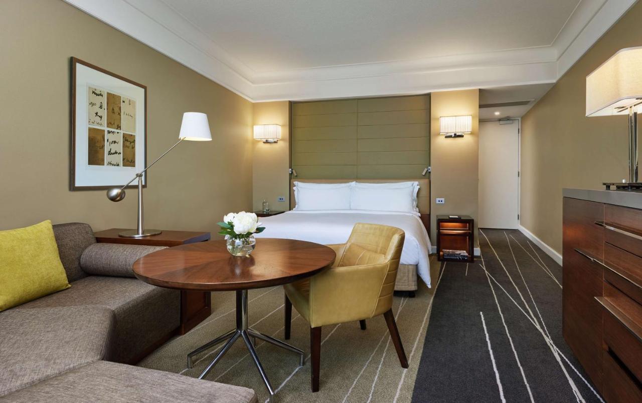 1 King Bed City View