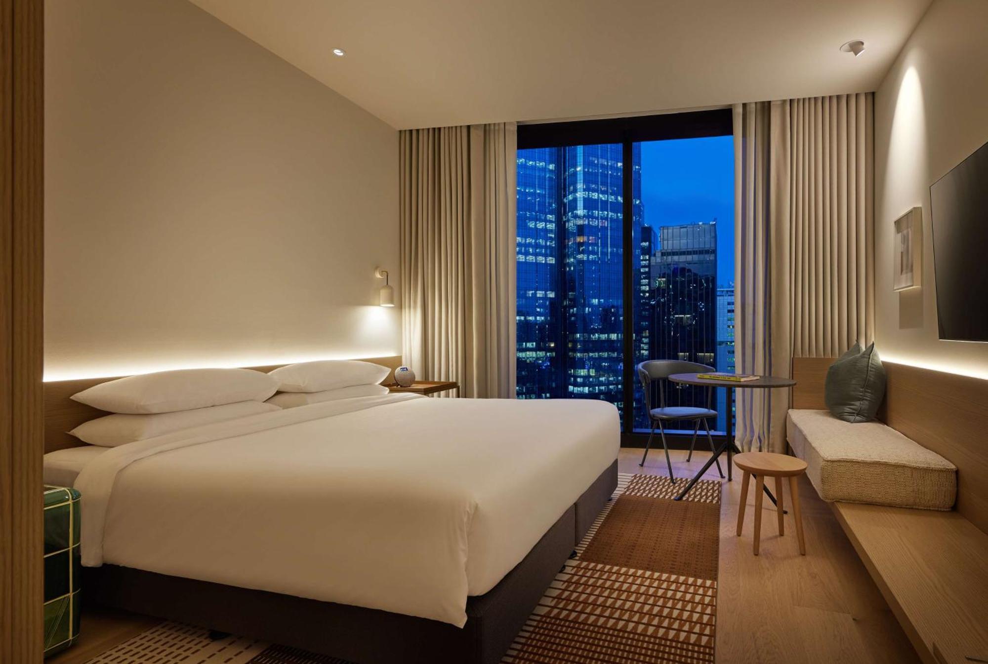 Deluxe King Room City View