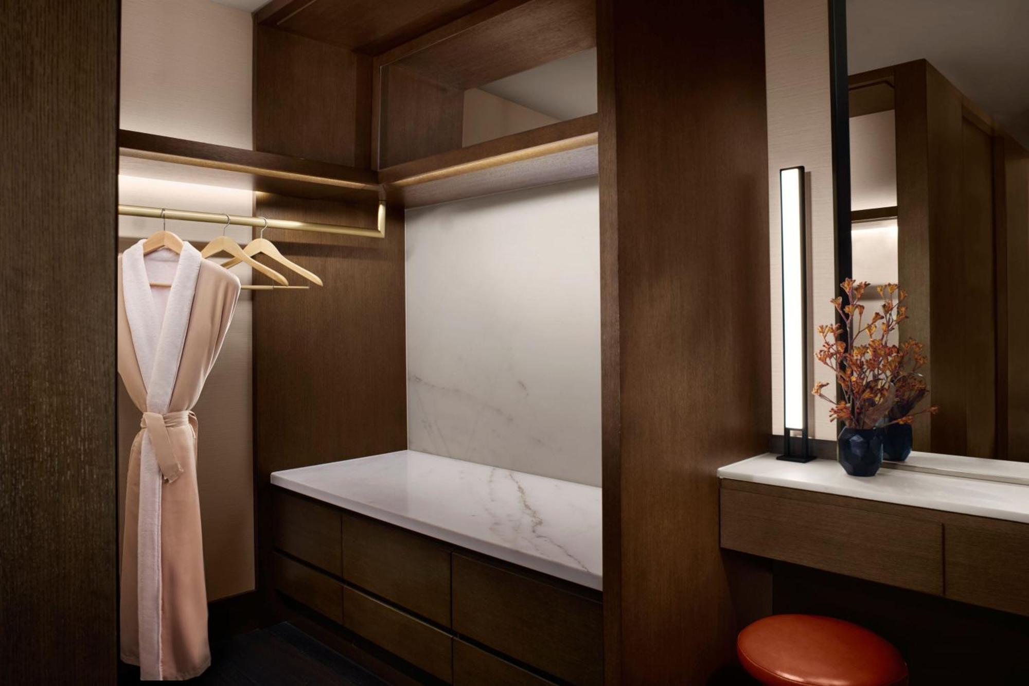 Yarra Suite Bay View 1 Bedroom 1 King Bed Study Club Access Half-Board