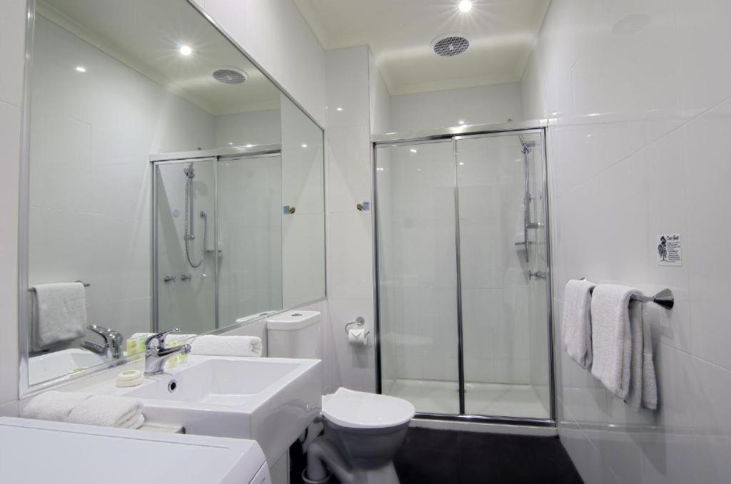 Deluxe Two-Bedroom Apartment