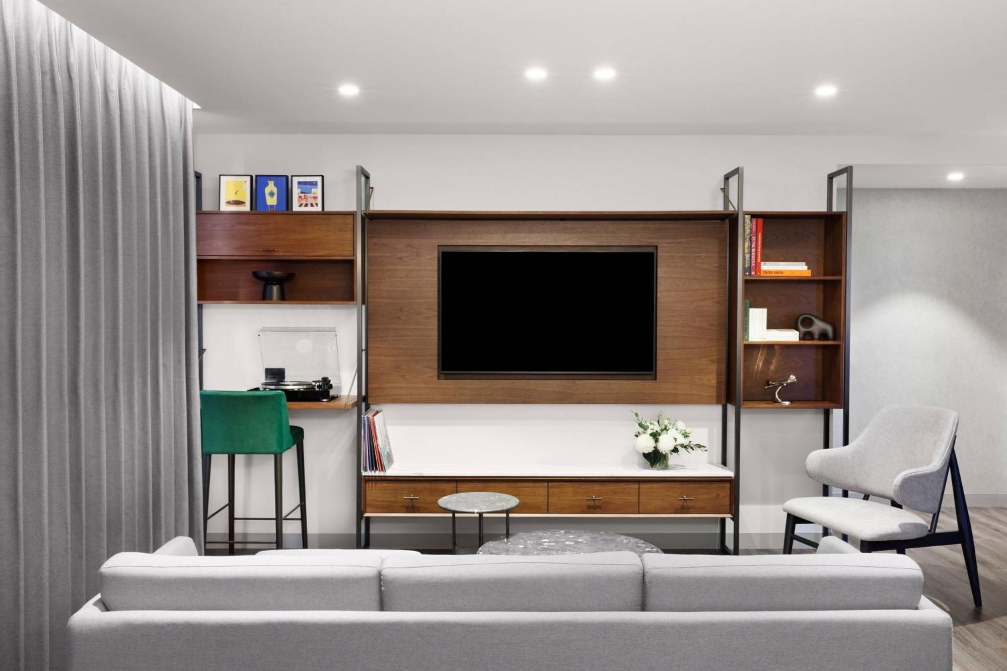 Two-Bedroom Suite Parliament City View