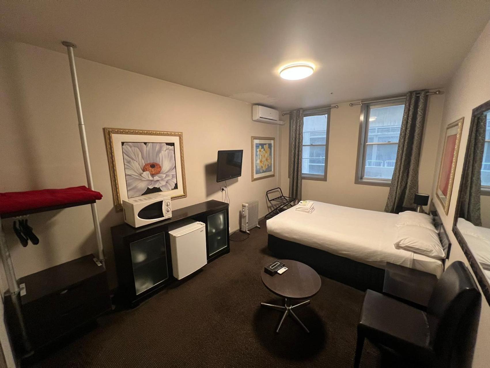 Corporate Queen Room