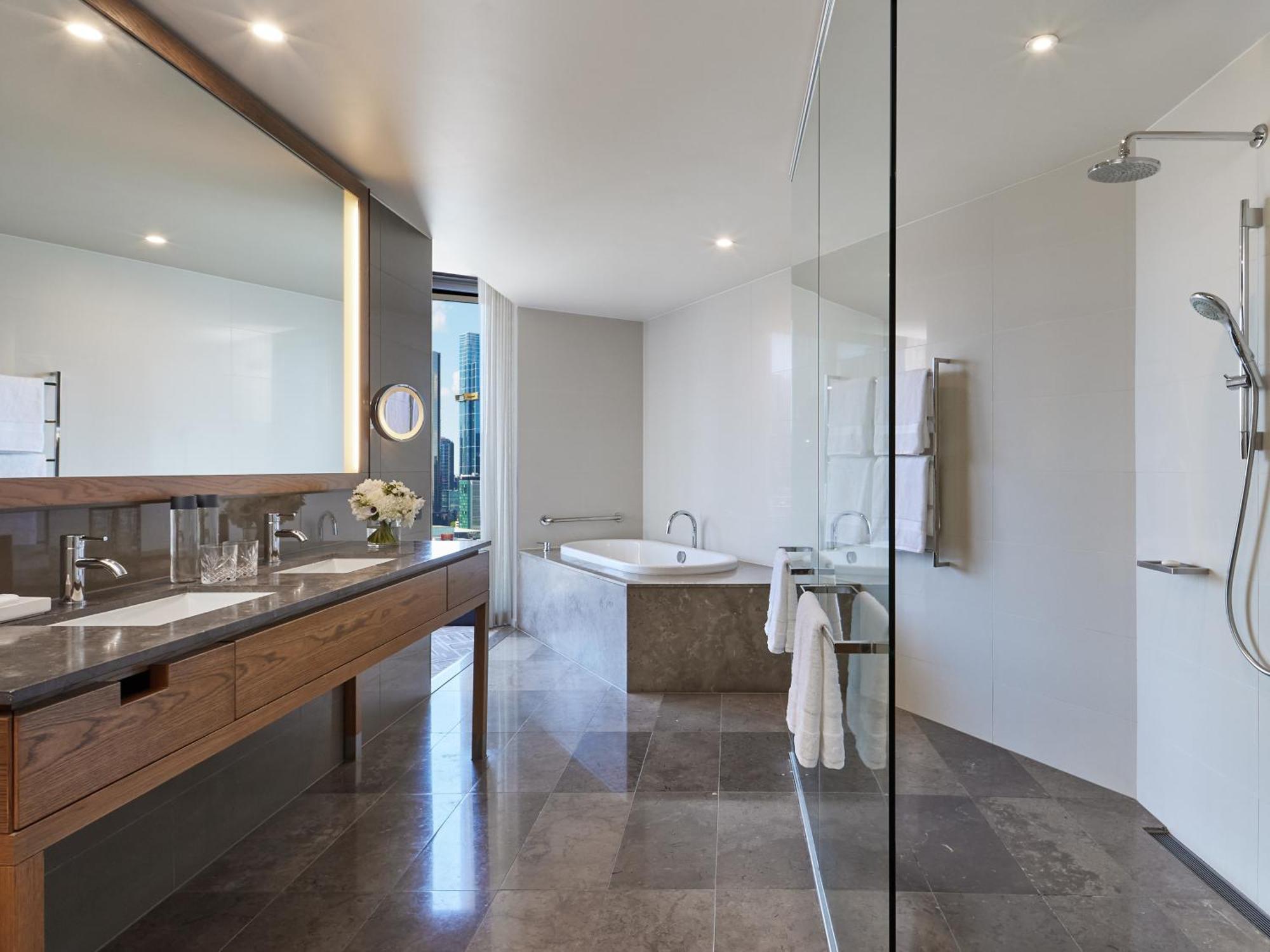 Suite Panoramique avec Accès au Salon Club