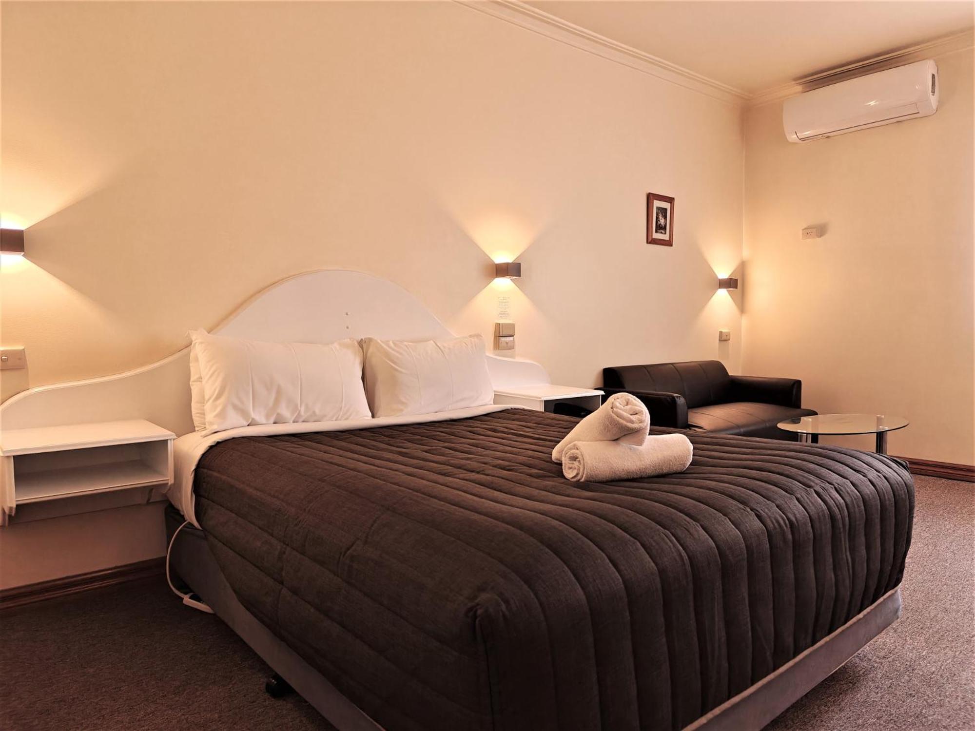 Standard Queen Room