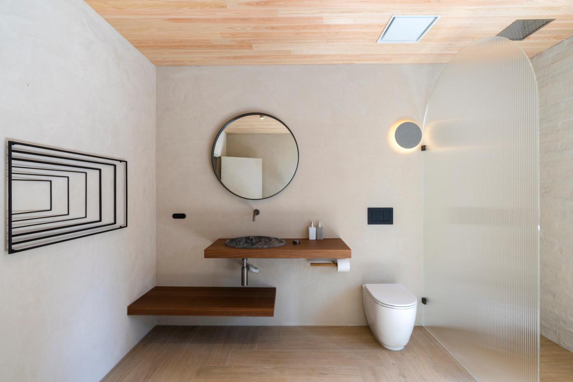 Family Room Private Bathroom