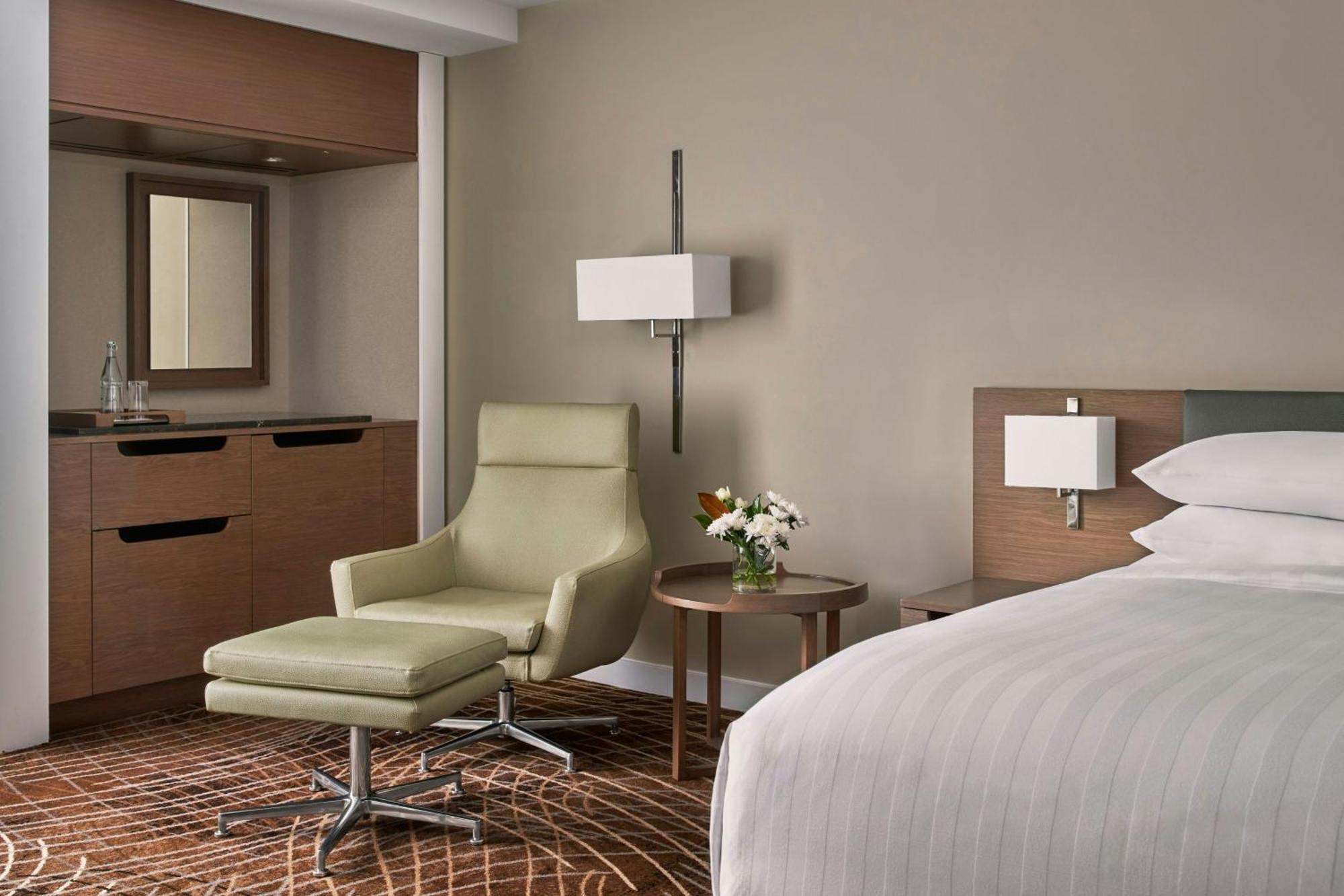Deluxe City View Guest room 1 Queen
