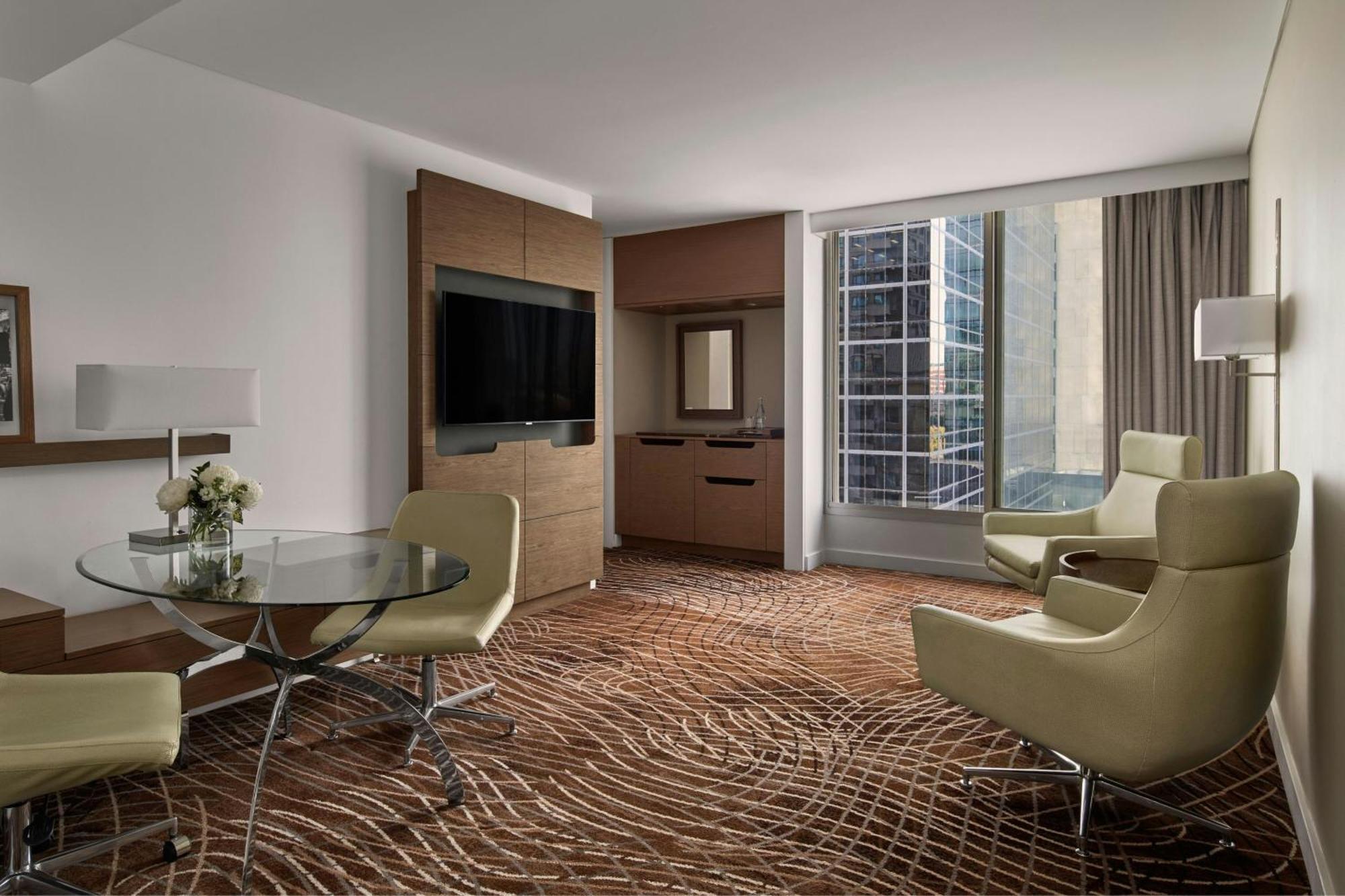 1 Bedroom Suite 1 King City view