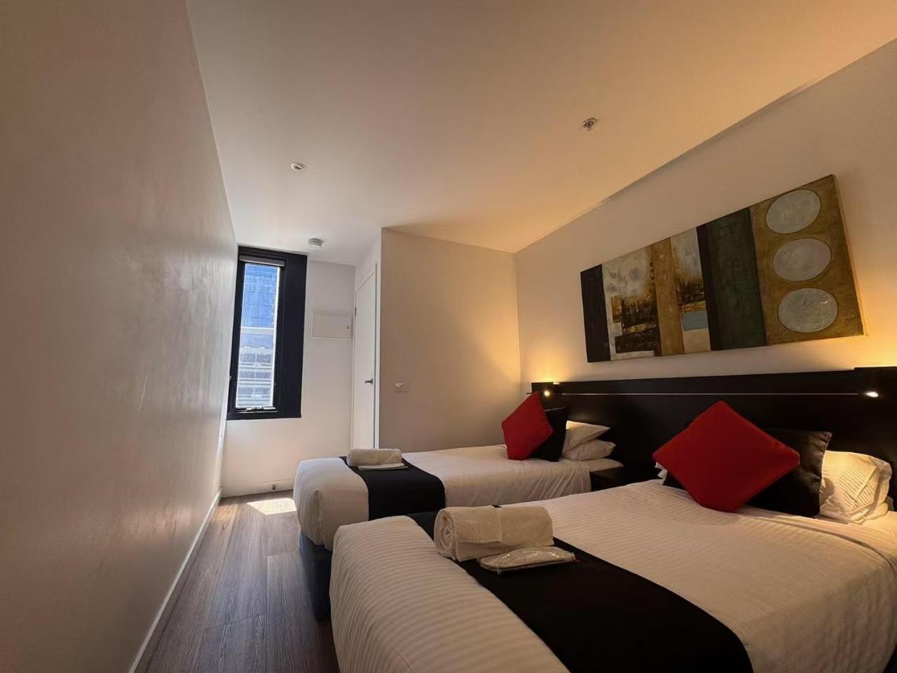 Two-Bedroom Two Bathroom Apartment 4 Single Beds