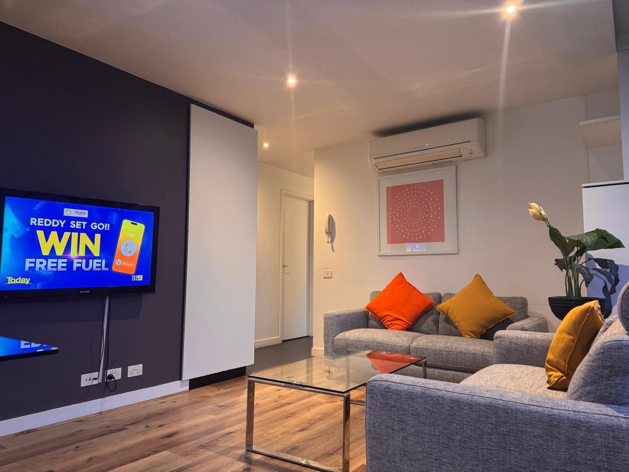 Two-Bedroom Two Bathroom Apartment 4 Single Beds