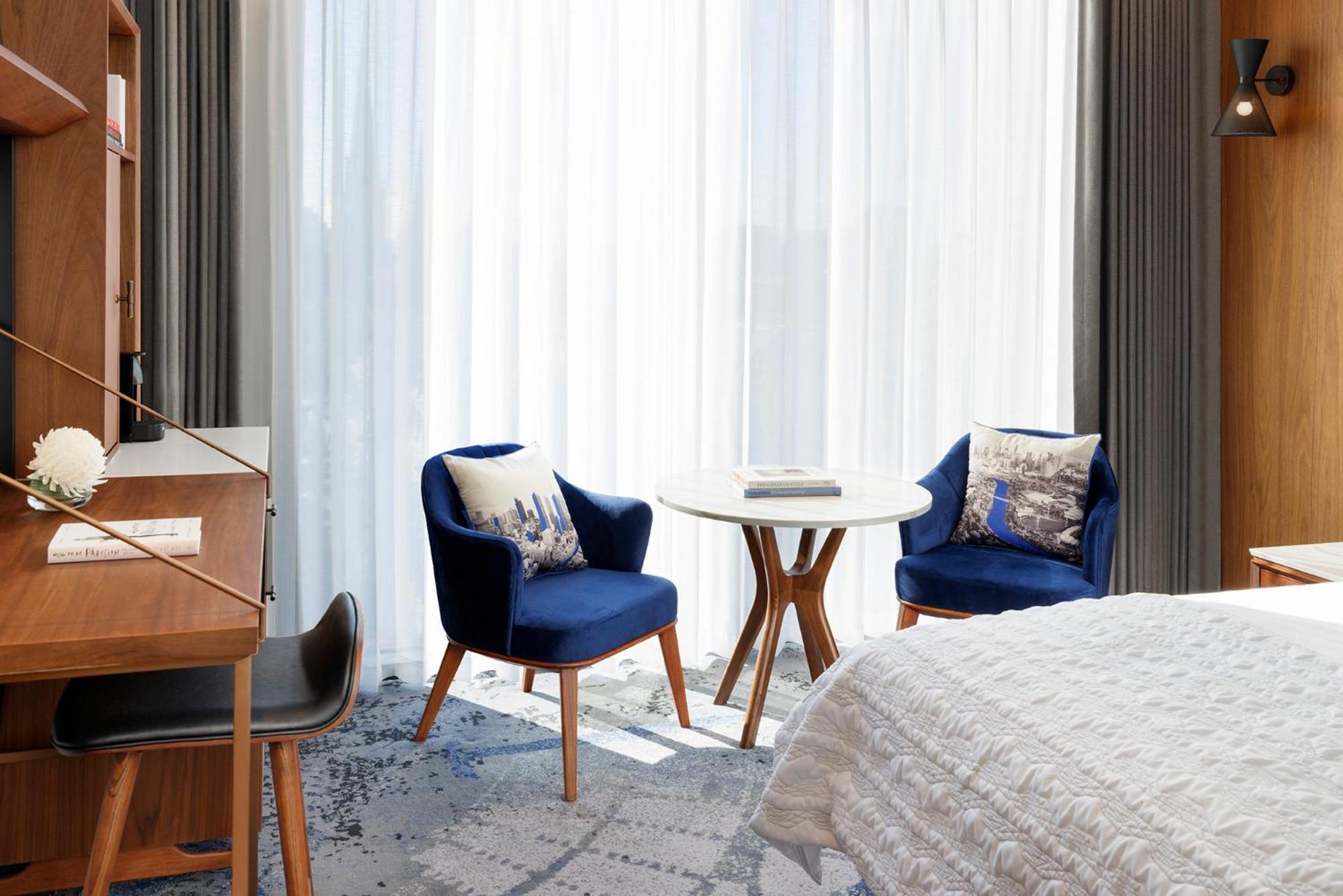 Superior King Room City View