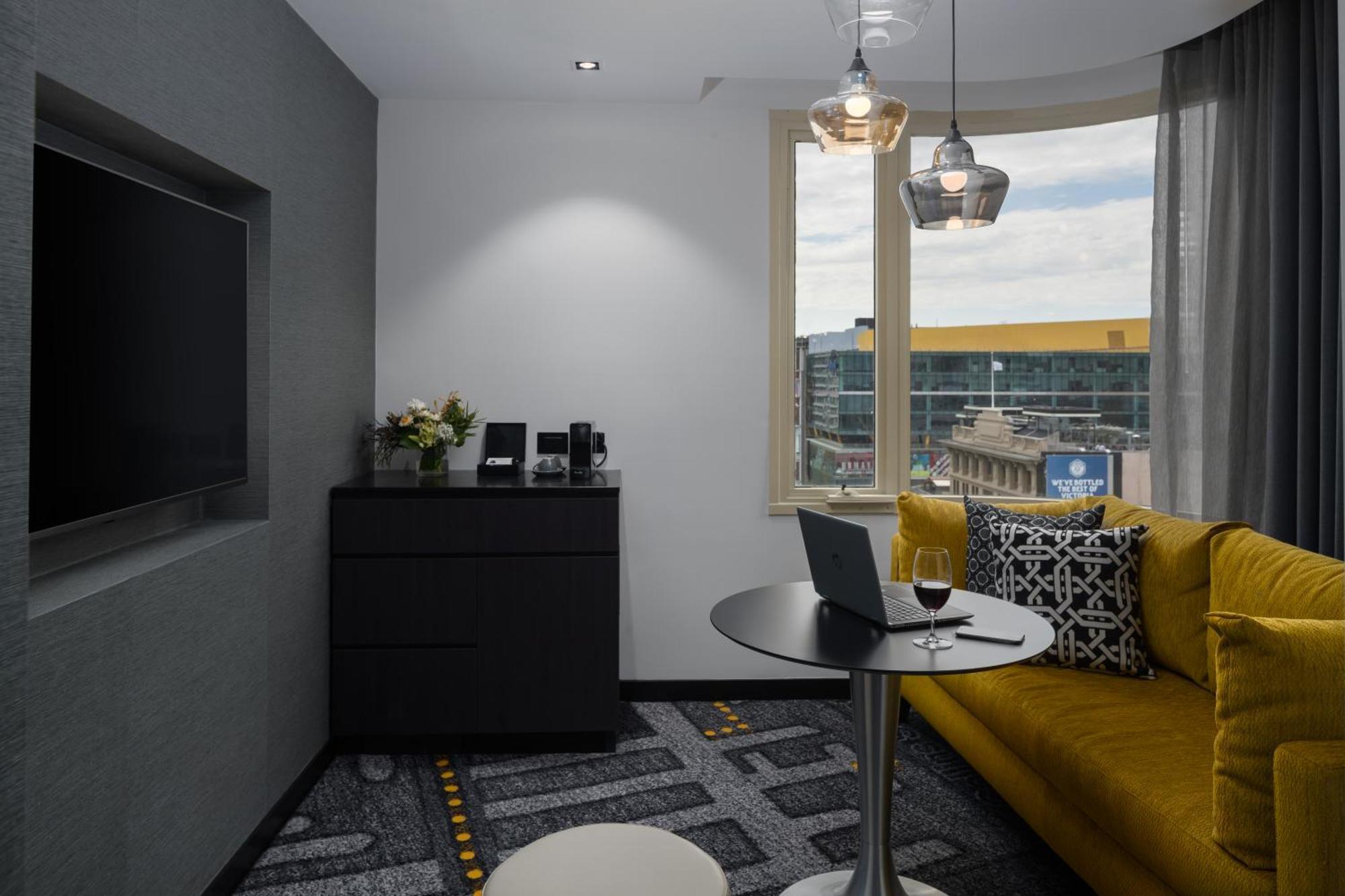 Premium Deluxe King Room Lounge Access