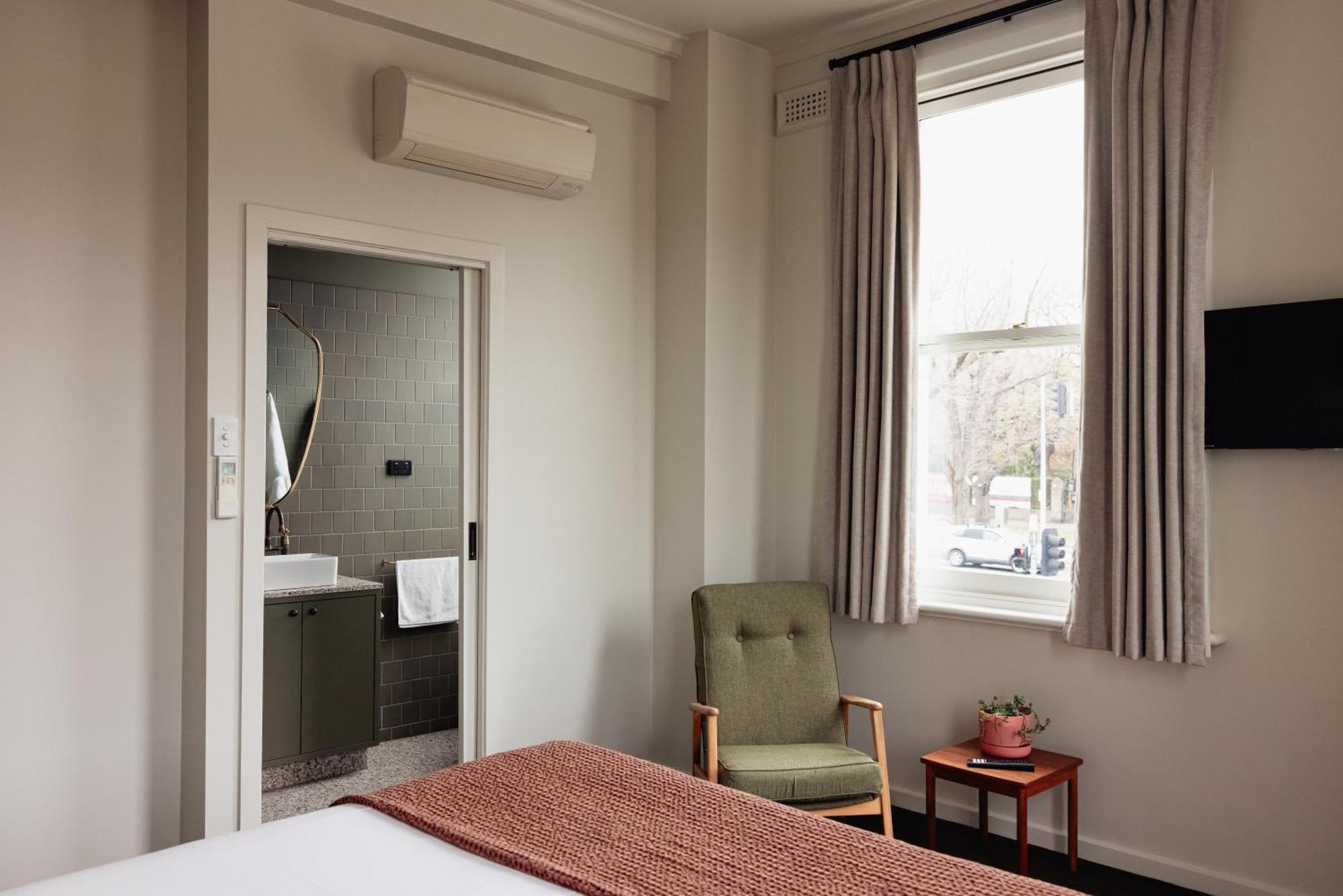 Standard Queen Room