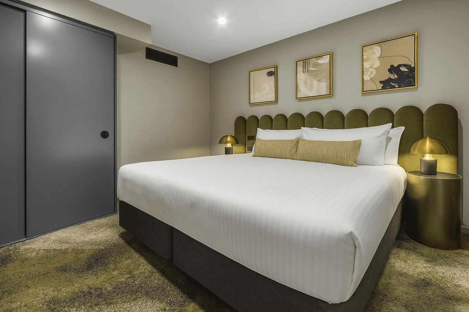 One-Bedroom Apartment King Bed
