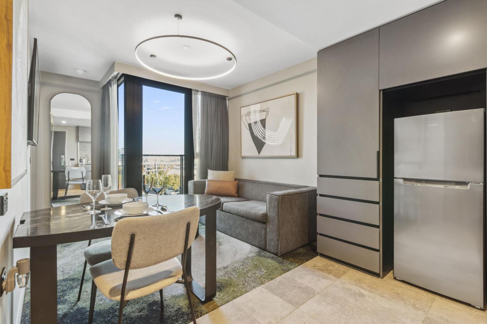 One-Bedroom Apartment King Bed