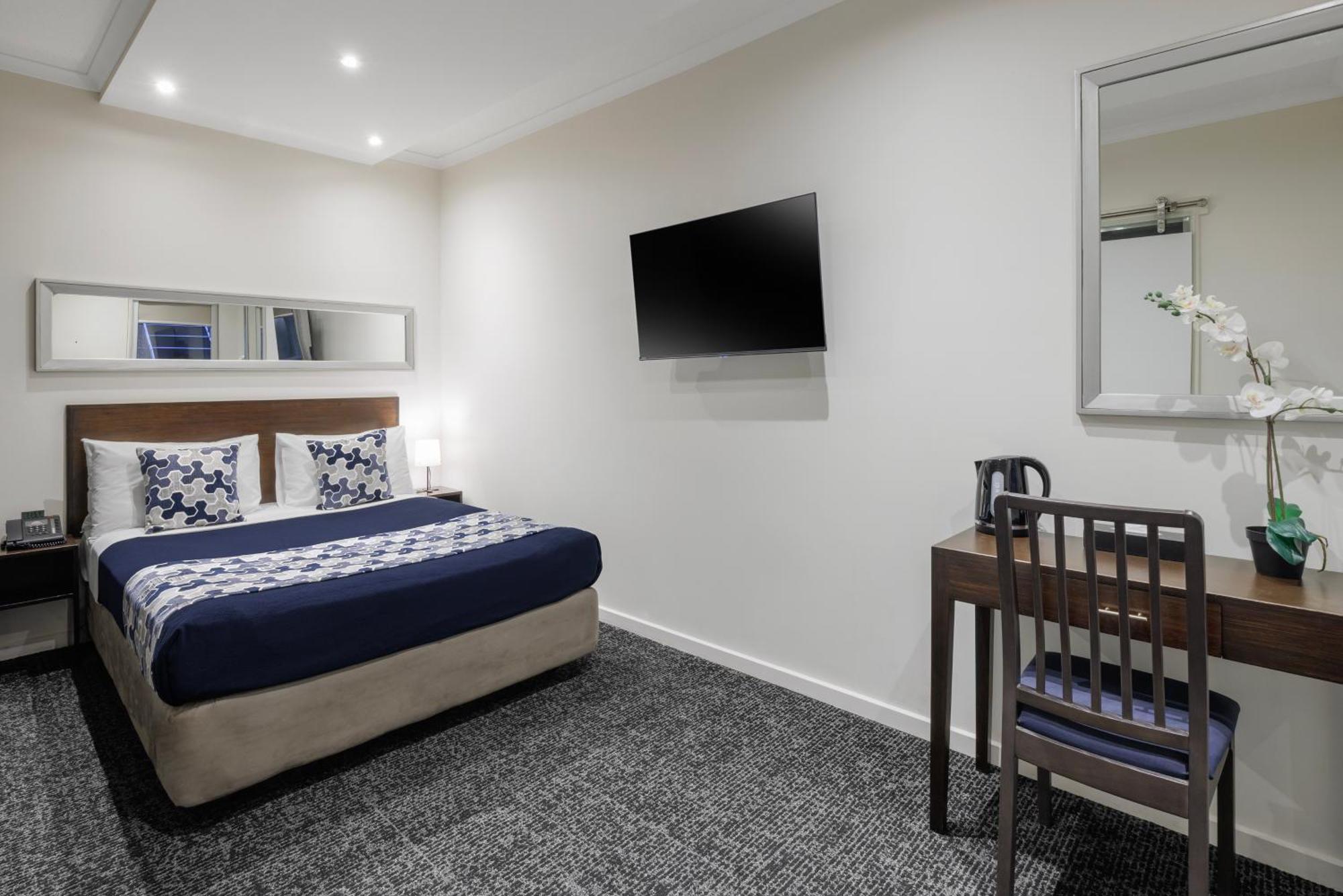 Standard Queen Room