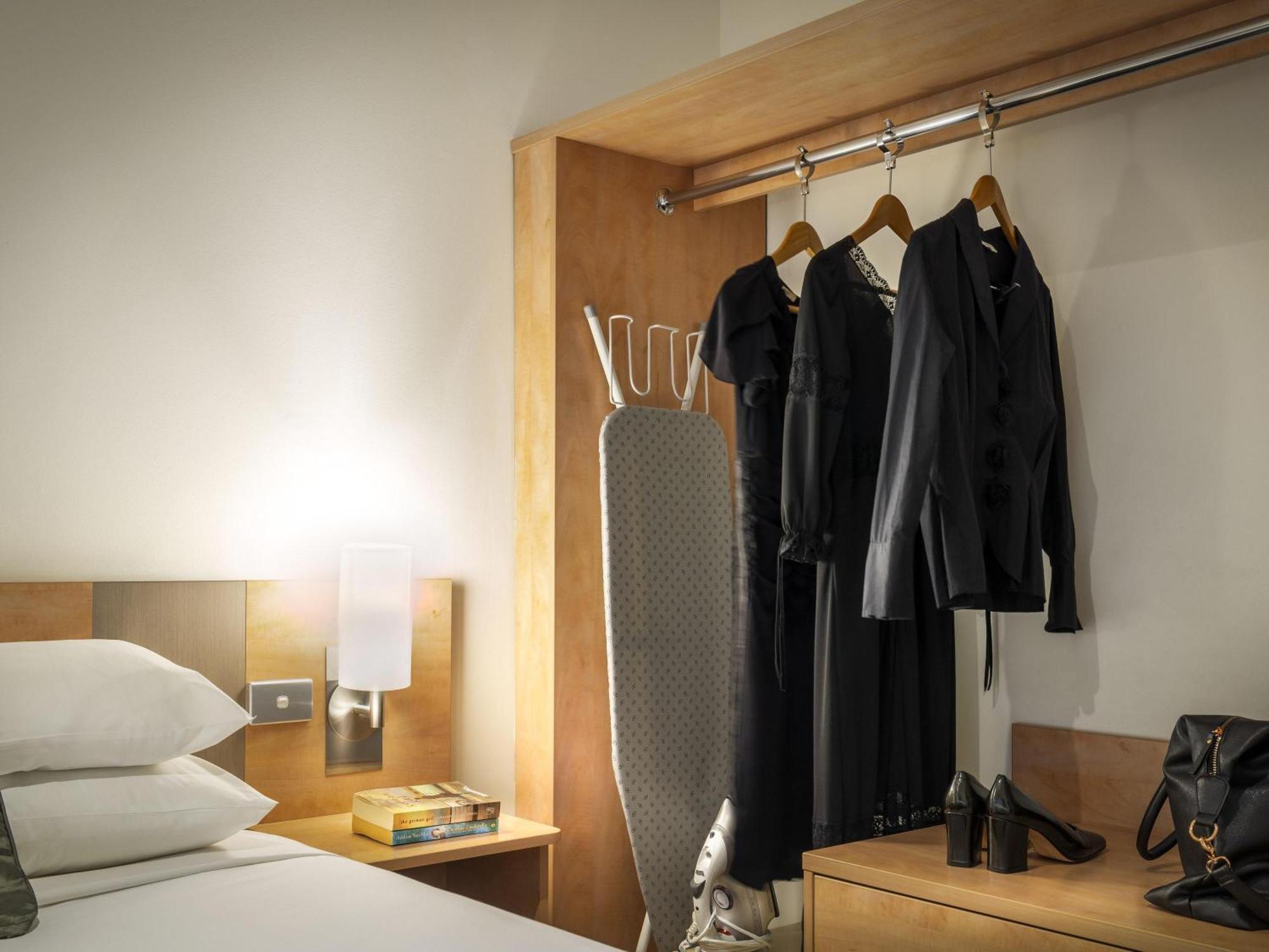 Standard Queen Room