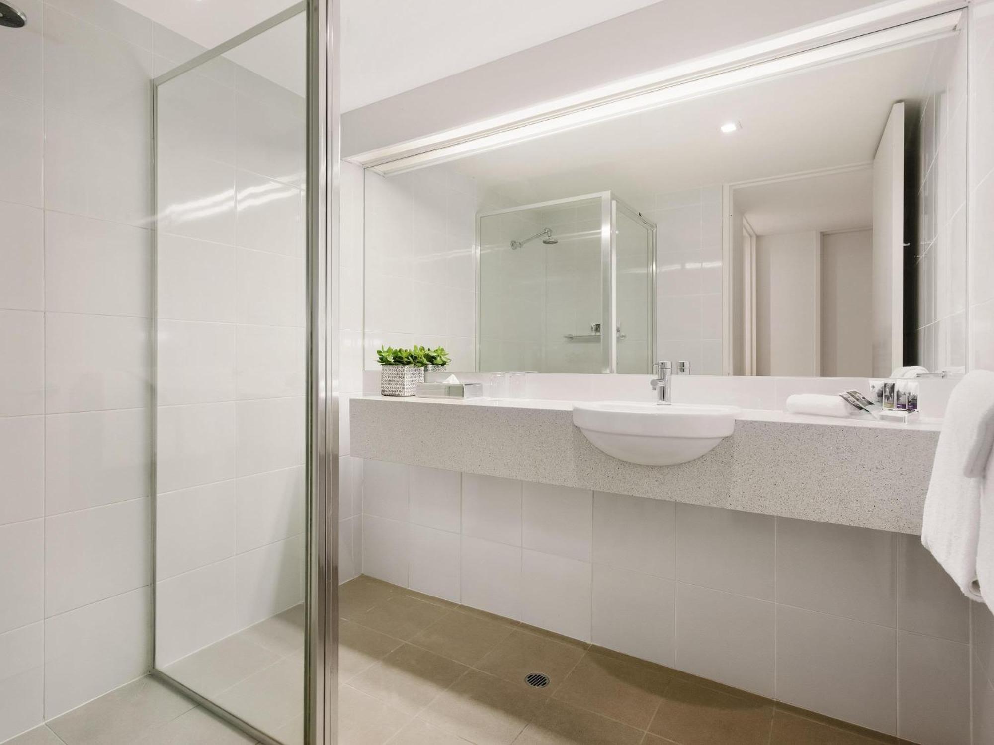 Suite mit 1 Schlafzimmer mit Kingsize-Bett und Seeblick