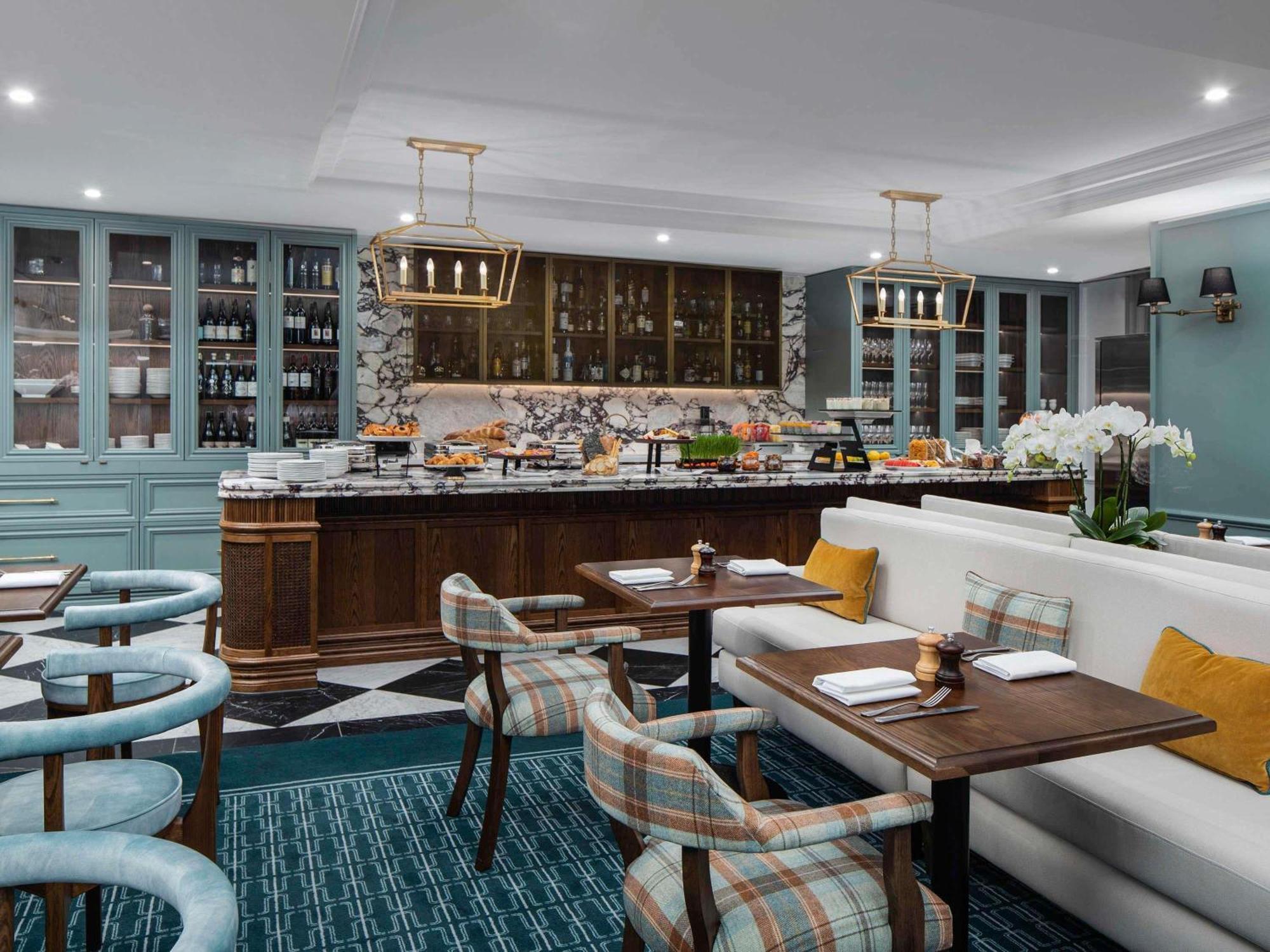 Premium Deluxe King Room Lounge Access