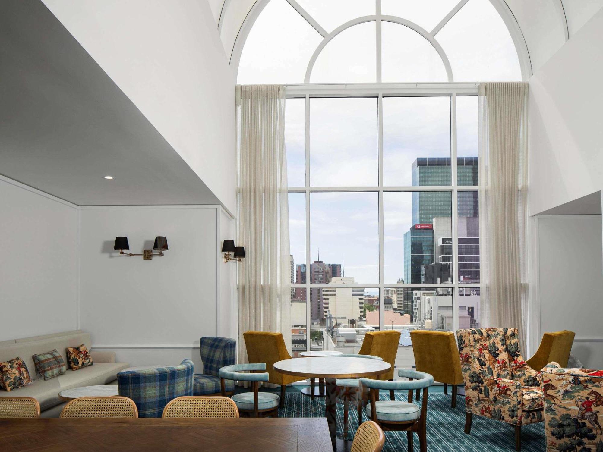 Premium Deluxe King Room Lounge Access