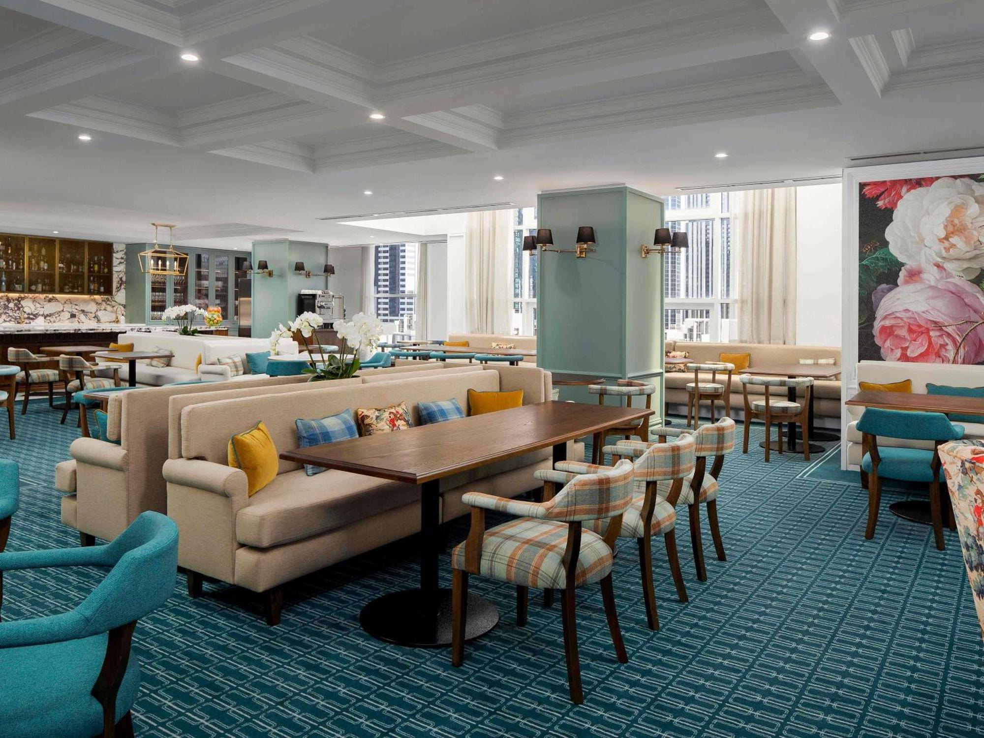 Premium Deluxe King Room Lounge Access