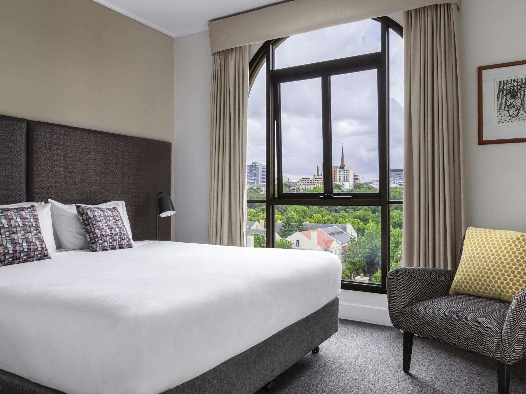 One-Bedroom King Room