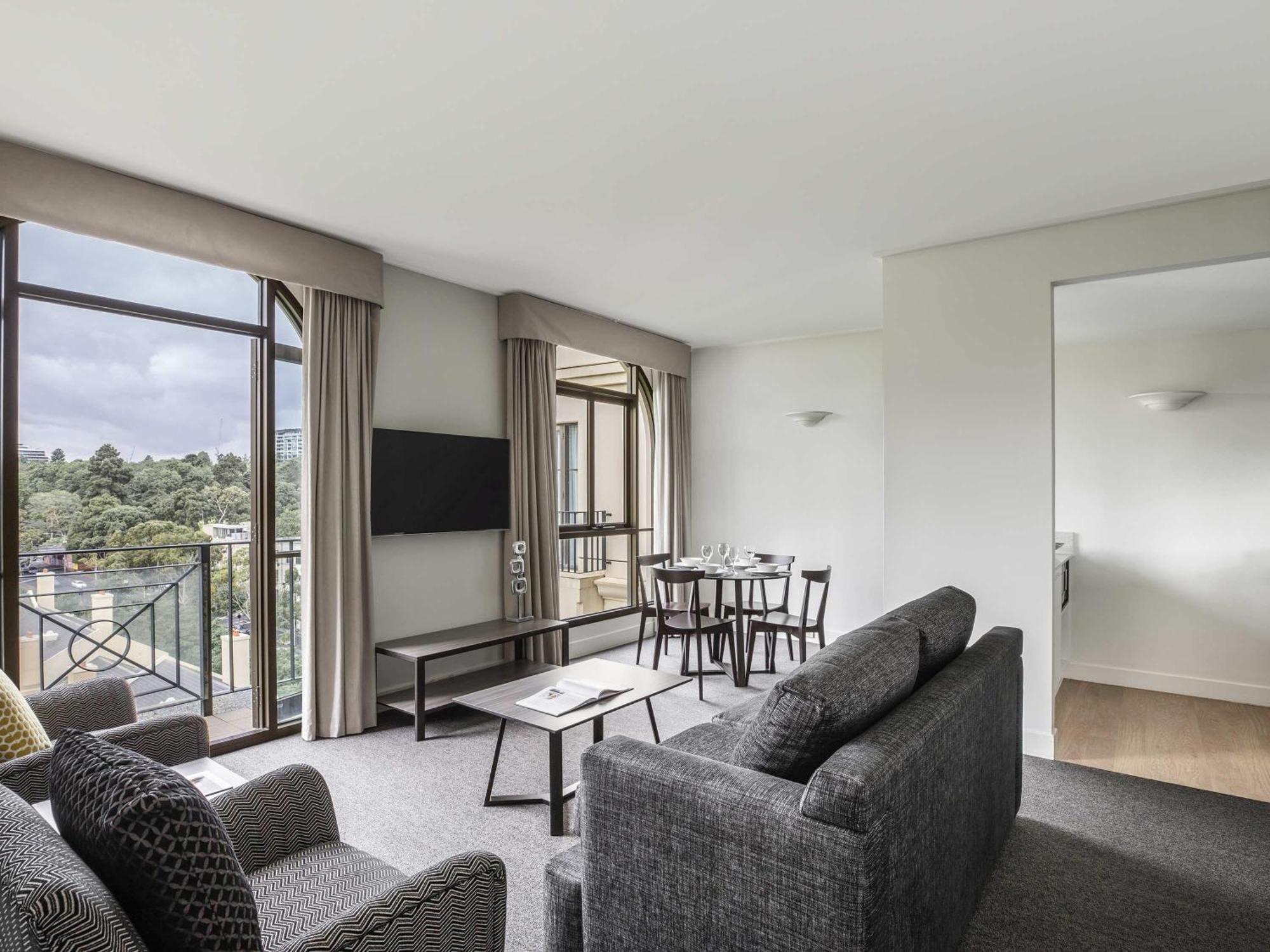 One-Bedroom King Room