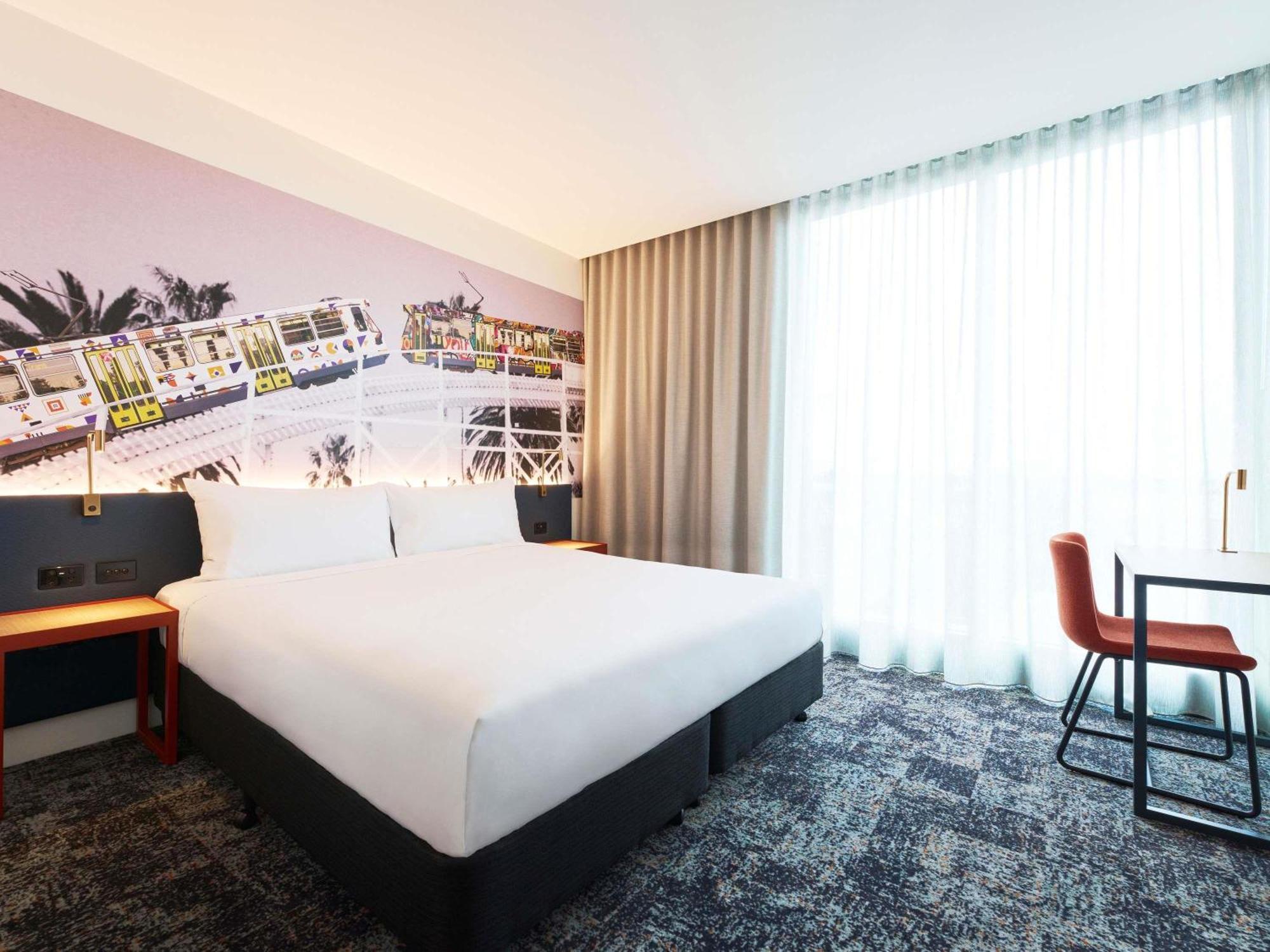 Deluxe King Room Runway View,1740100660:JPEG