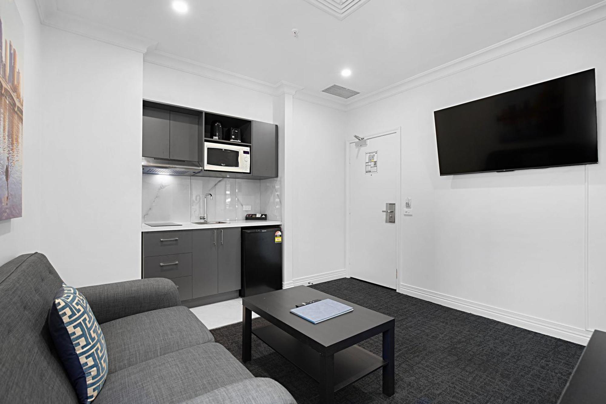 Superior Deluxe King Apartment Non-Smoking