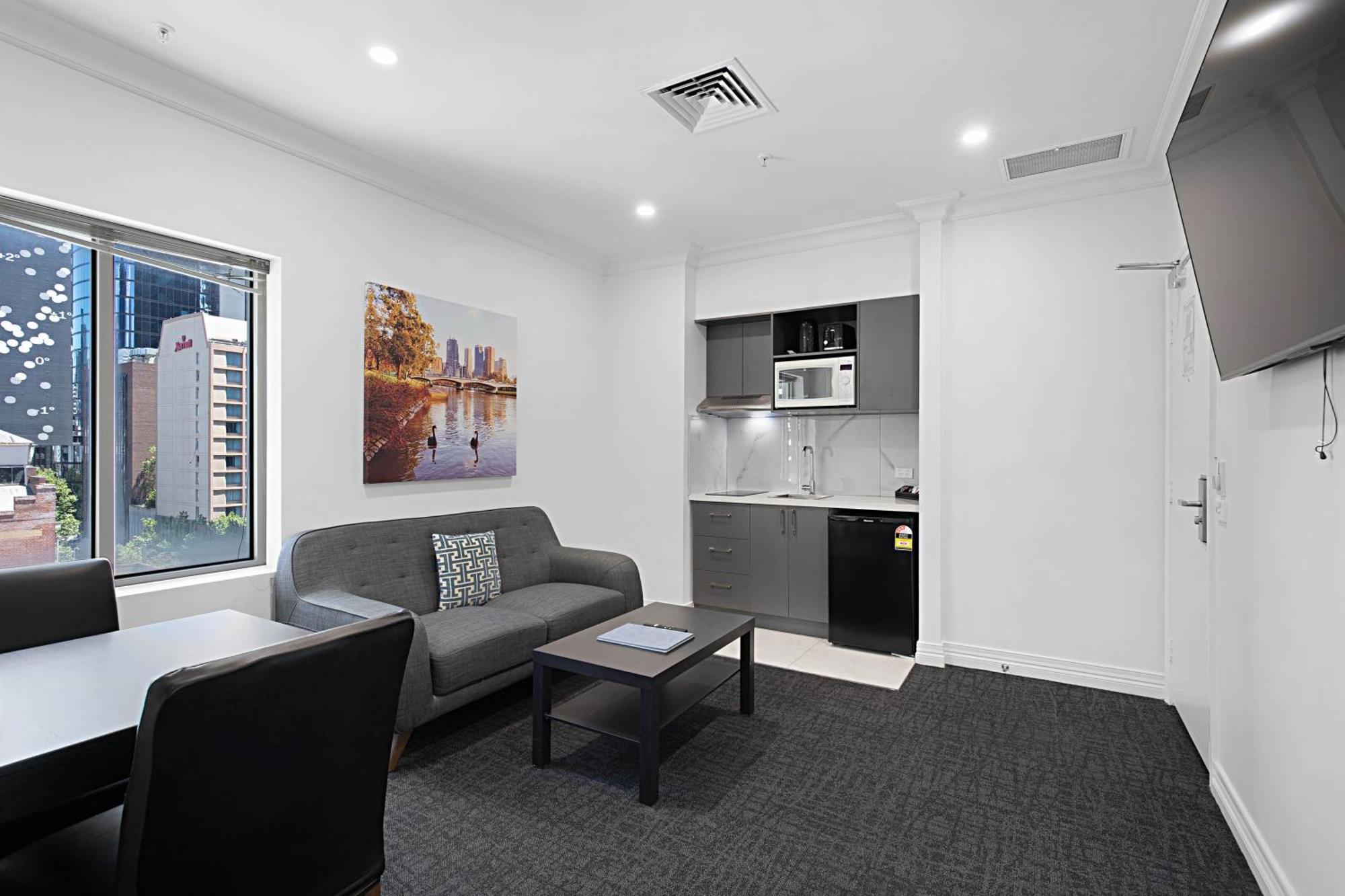 Superior Deluxe King Apartment Non-Smoking