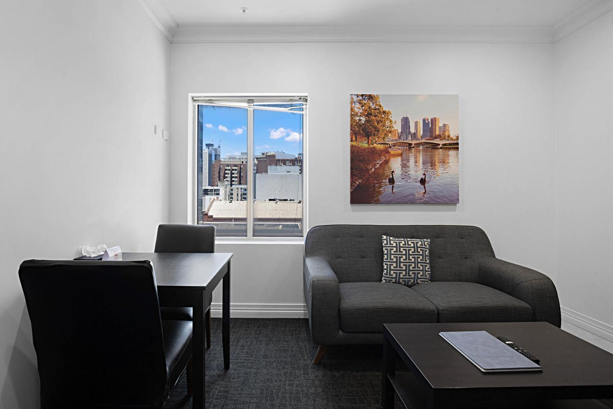 Superior Deluxe King Apartment Non-Smoking