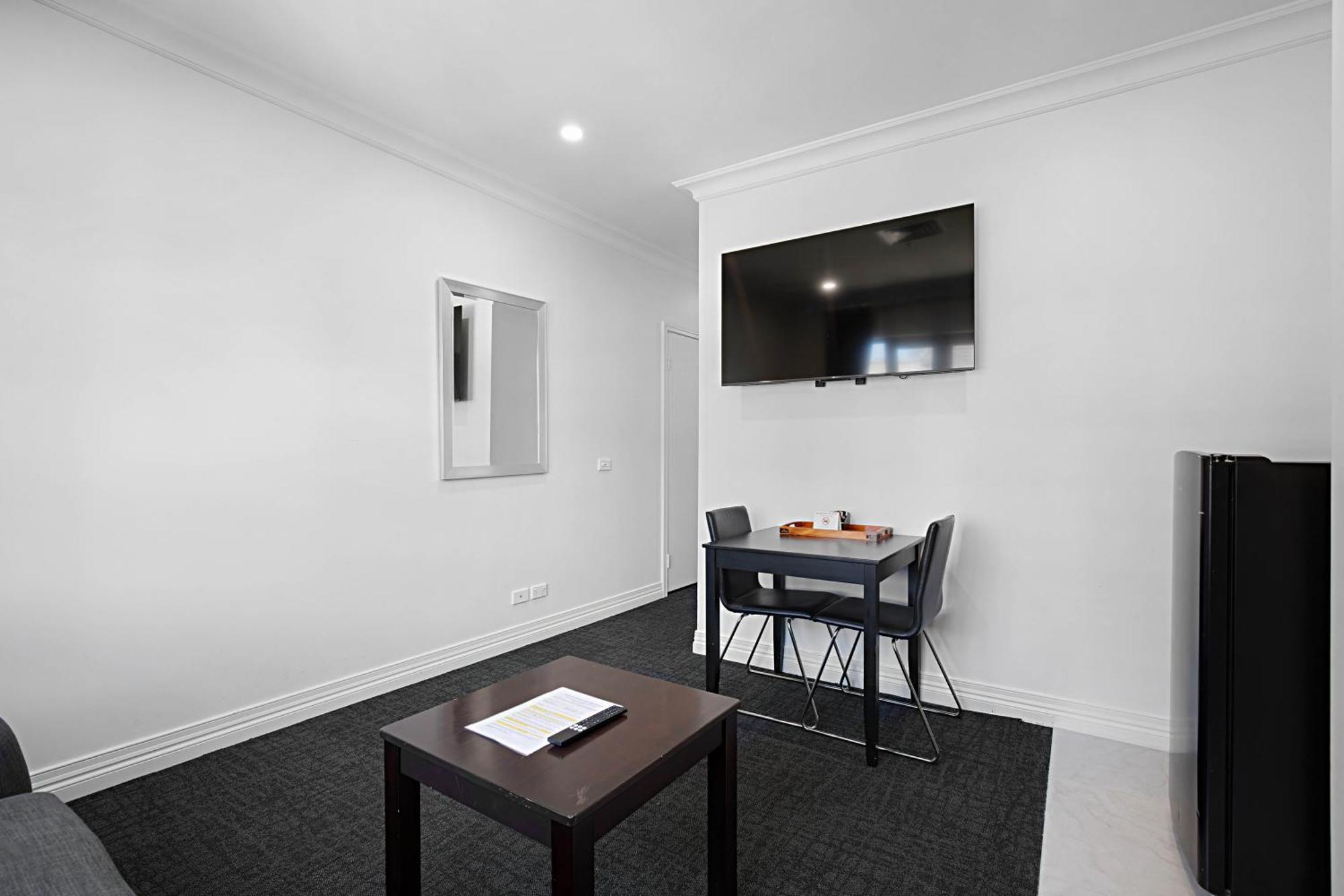 Superior Deluxe King Apartment Non-Smoking