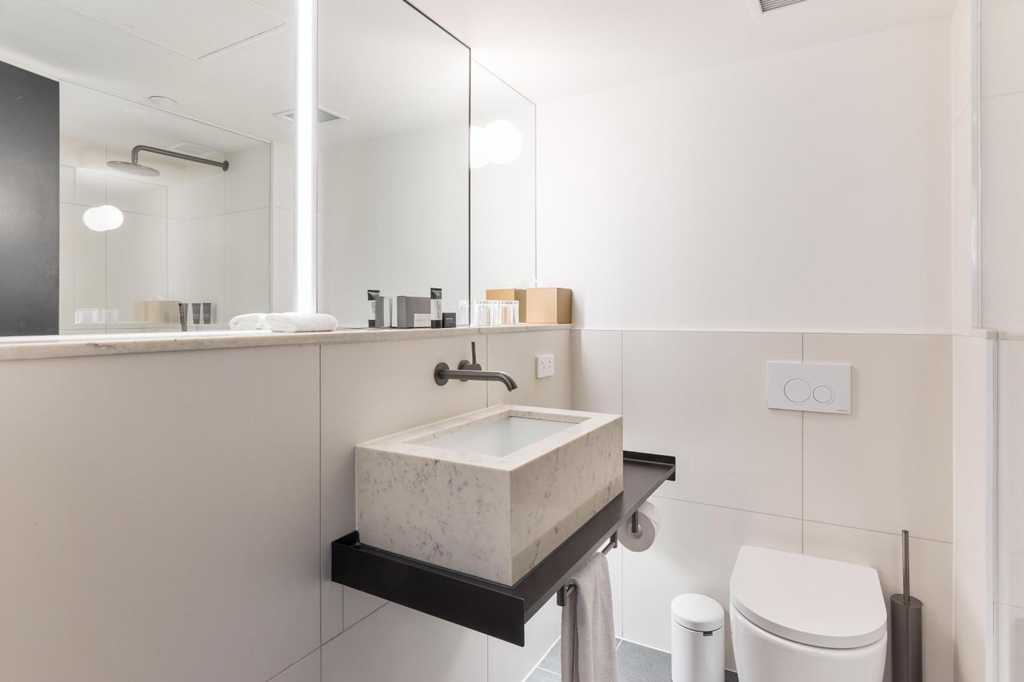 Lancemore Premium King Room – complimentary drinks during hosted hour WiFi