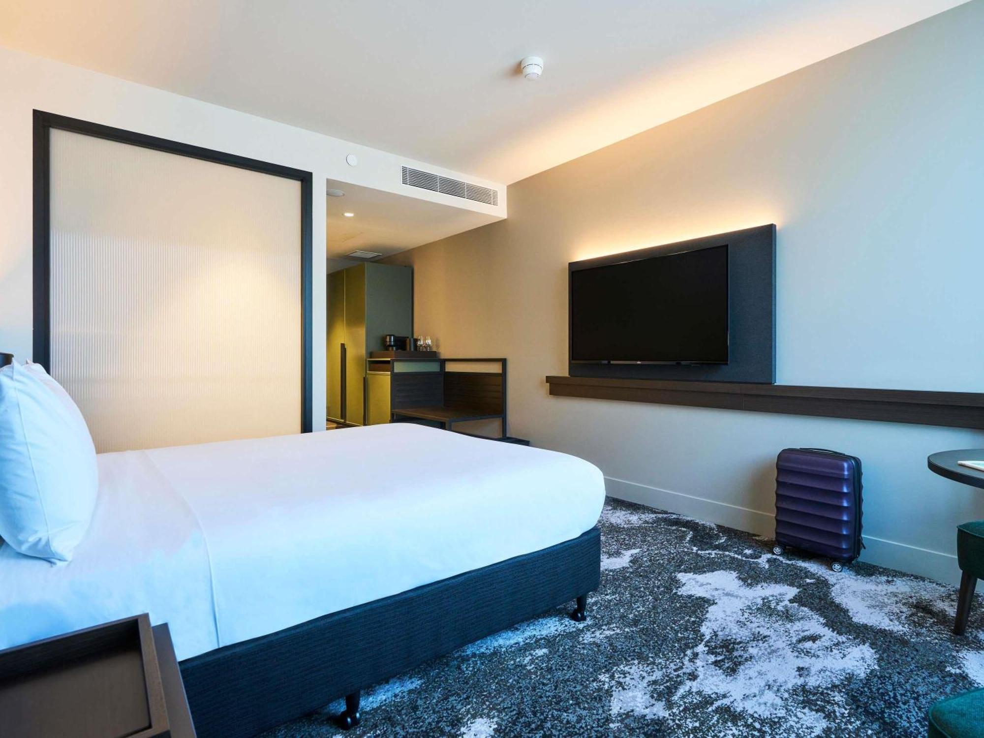 Superior Room 1 queen size bed