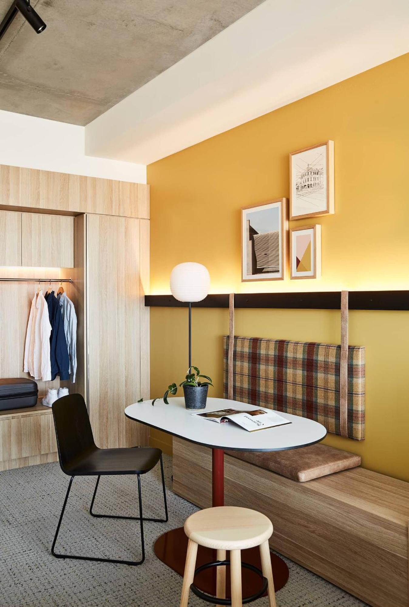 Studio Executive,1756697617:JPEG