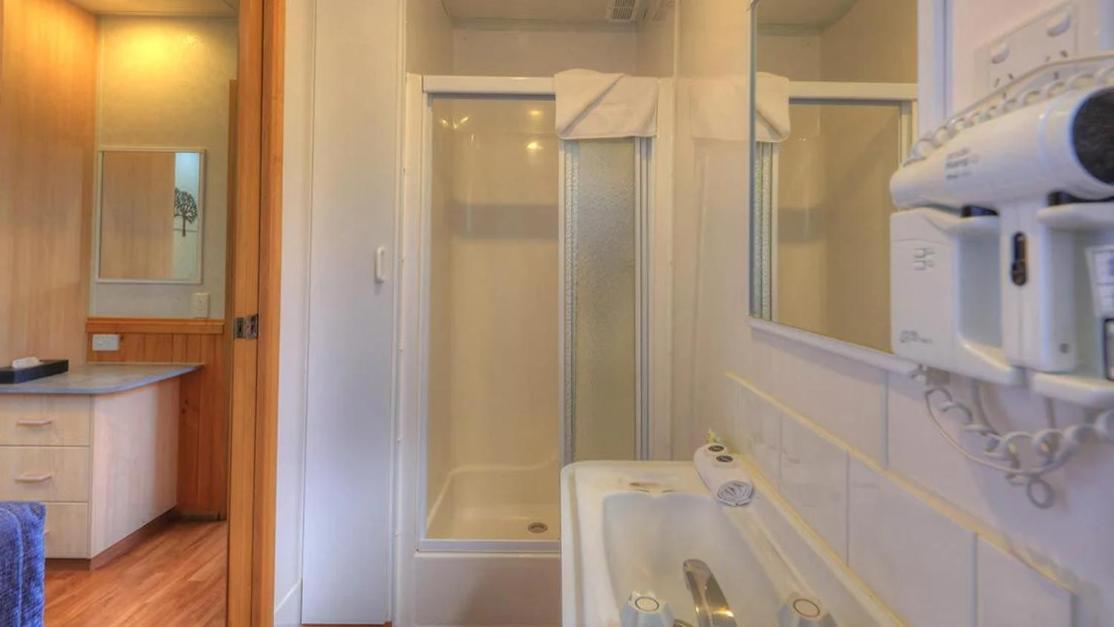 One-Bedroom Deluxe Cabin